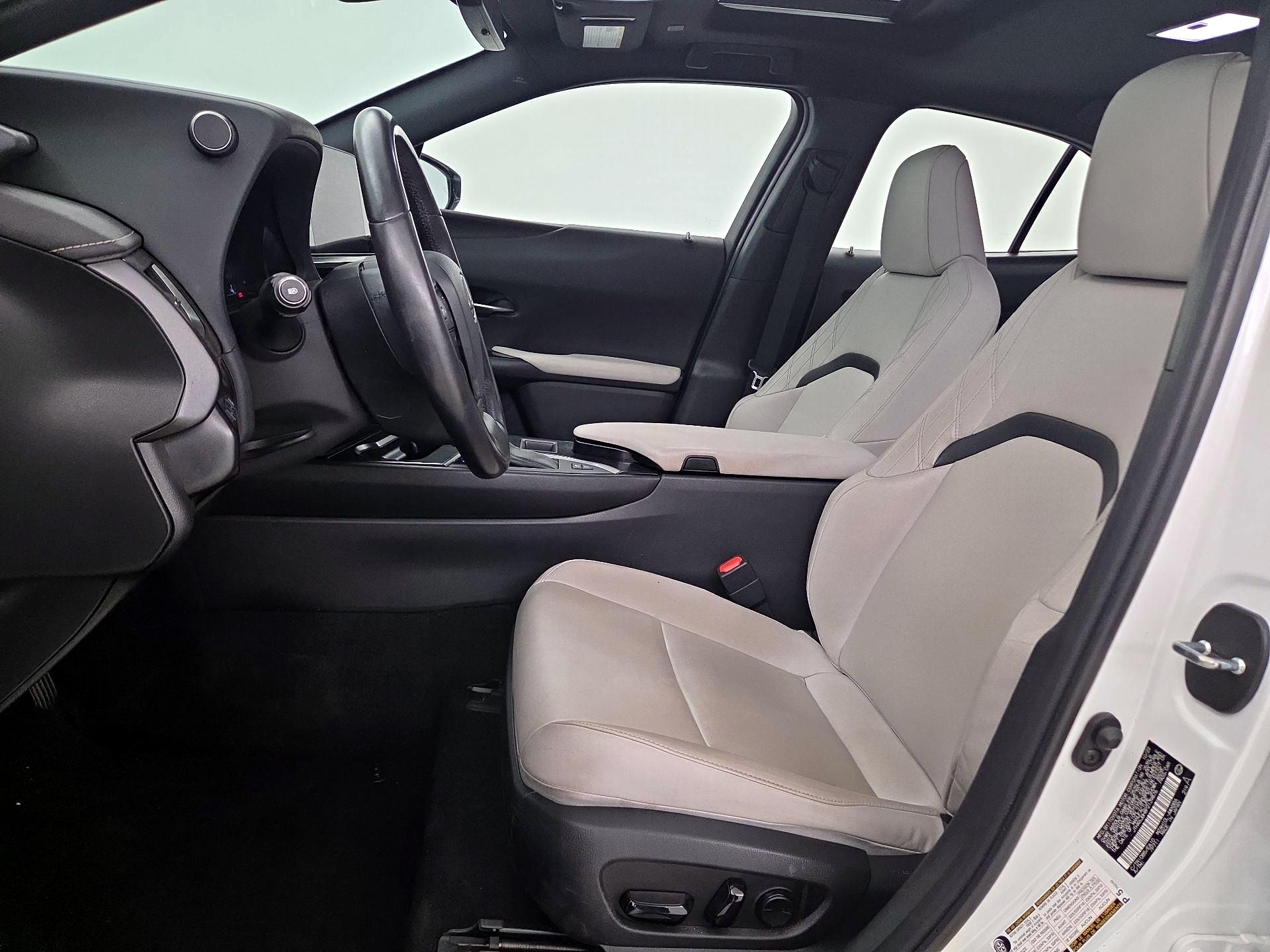 Thumbnail: 2023 Lexus UX - 11