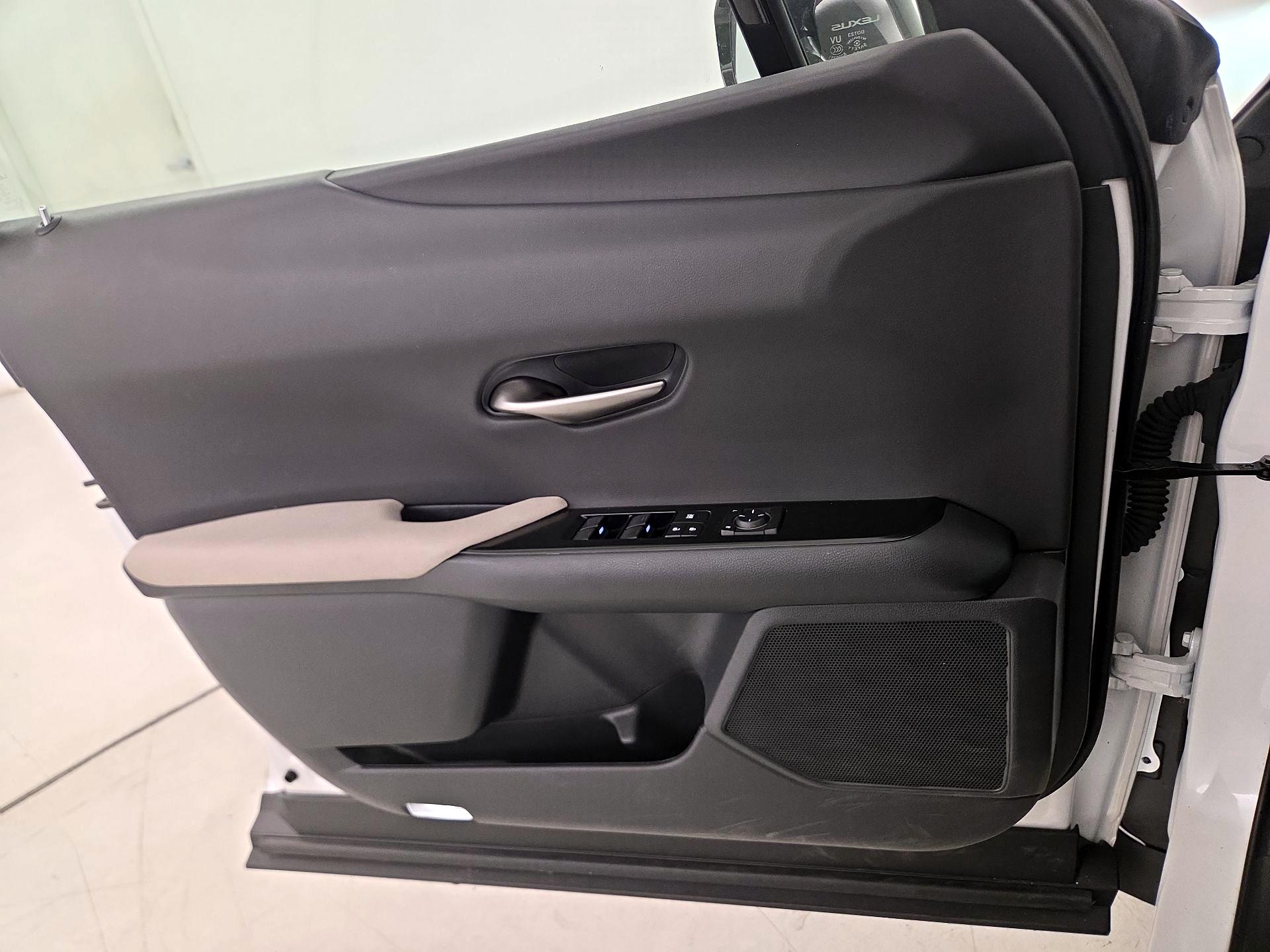 Thumbnail: 2023 Lexus UX - 12