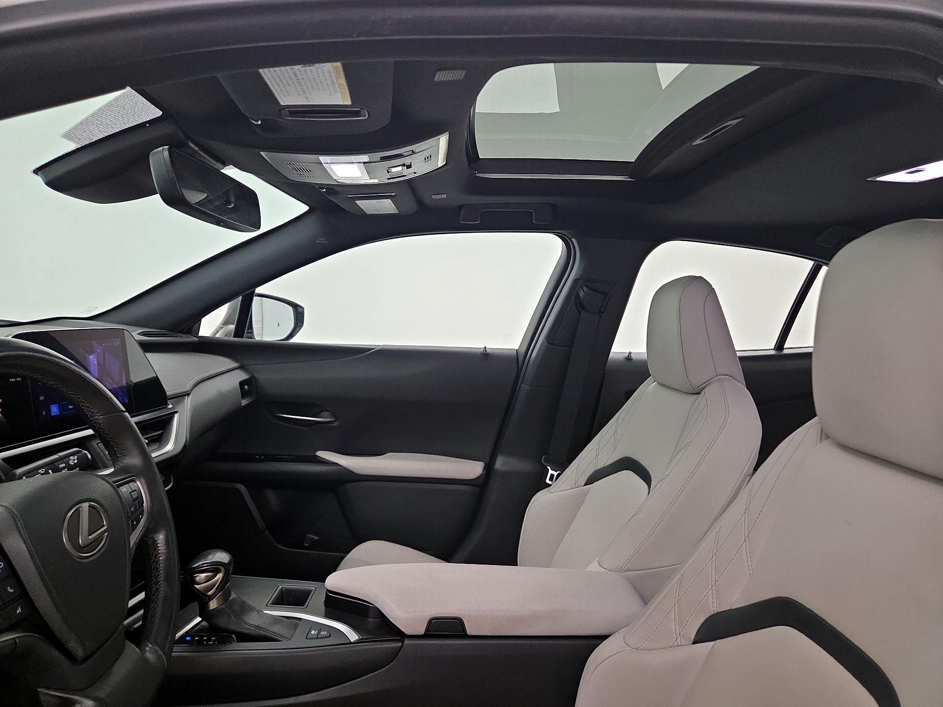 Thumbnail: 2023 Lexus UX - 19