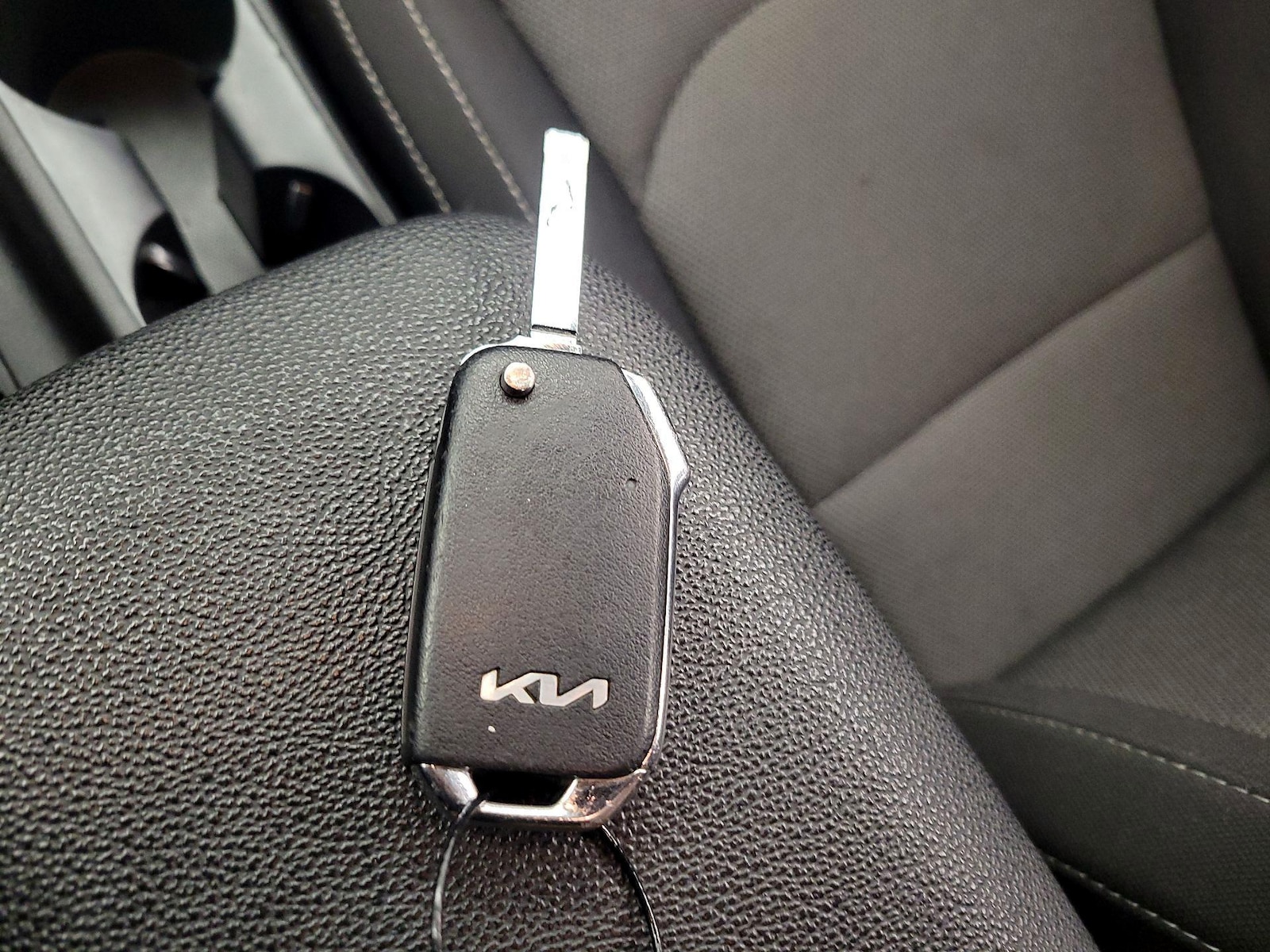 2023 Kia Forte LXS - Photo 23