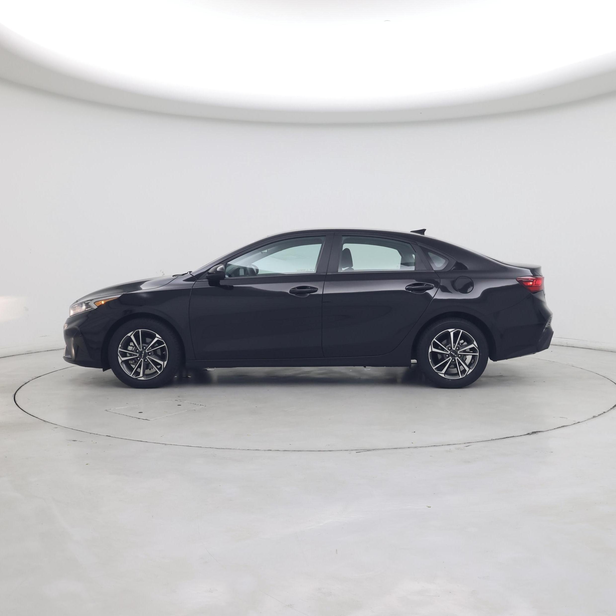 Thumbnail: 2023 Kia Forte - 3