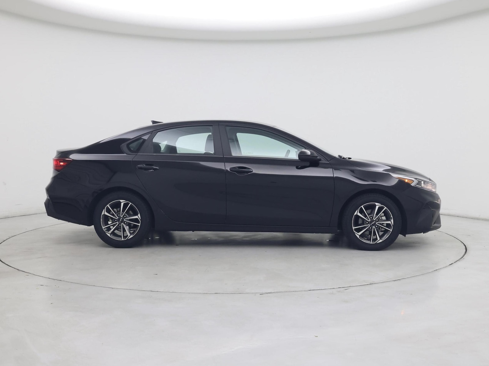 2023 Kia Forte LXS - Photo 8