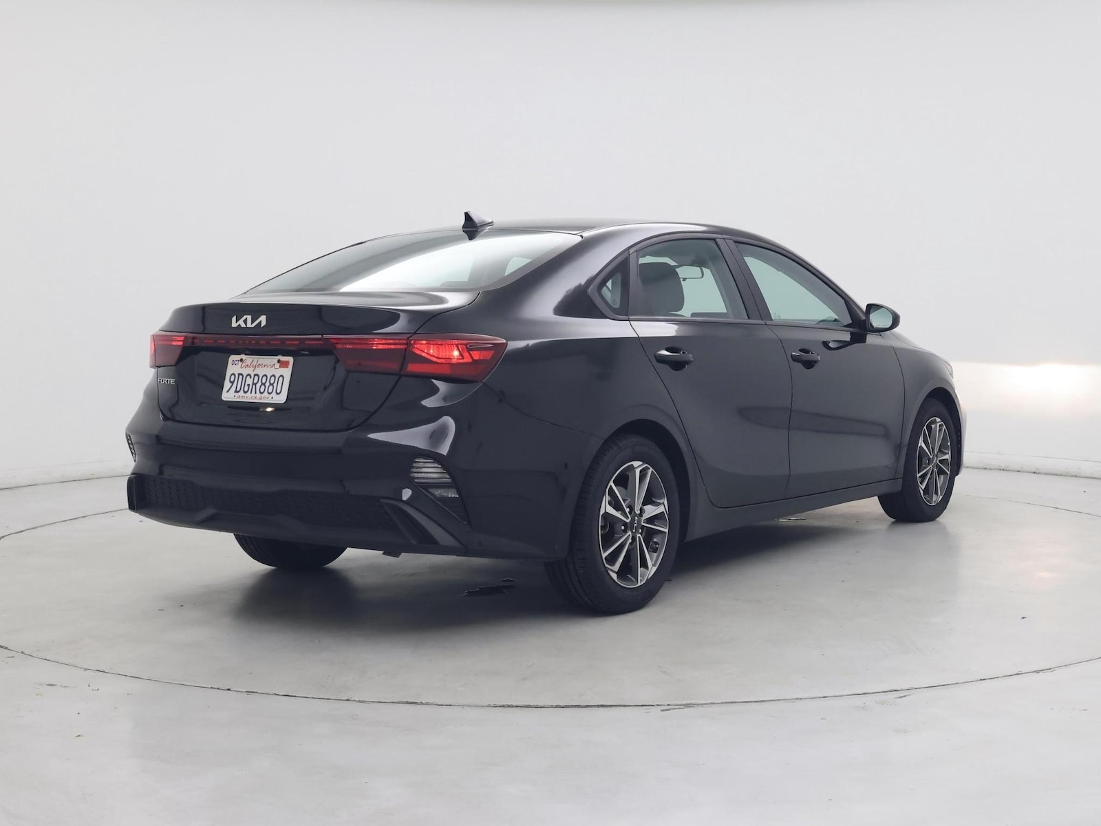 2023 Kia Forte LXS - Photo 9