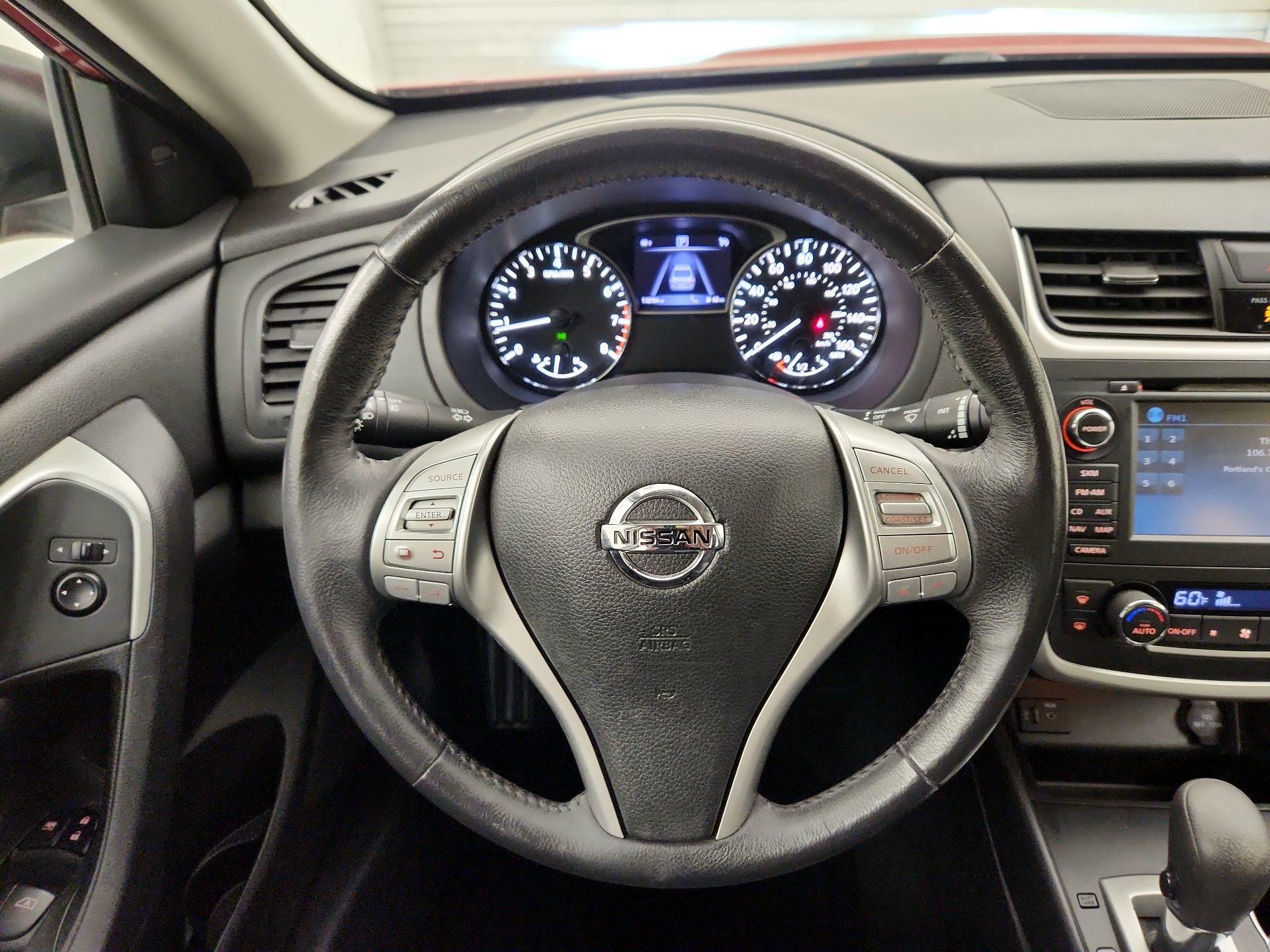Thumbnail: 2016 Nissan Altima - 10