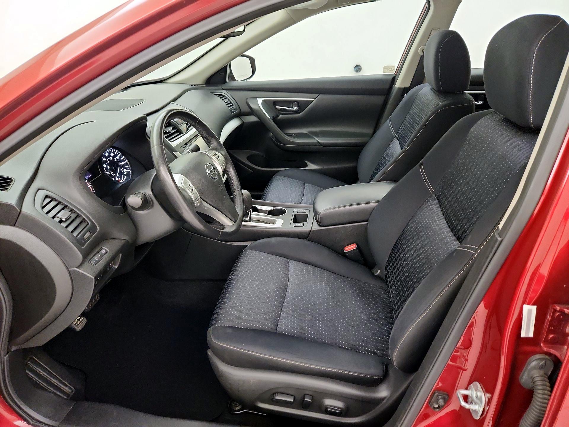 Thumbnail: 2016 Nissan Altima - 11