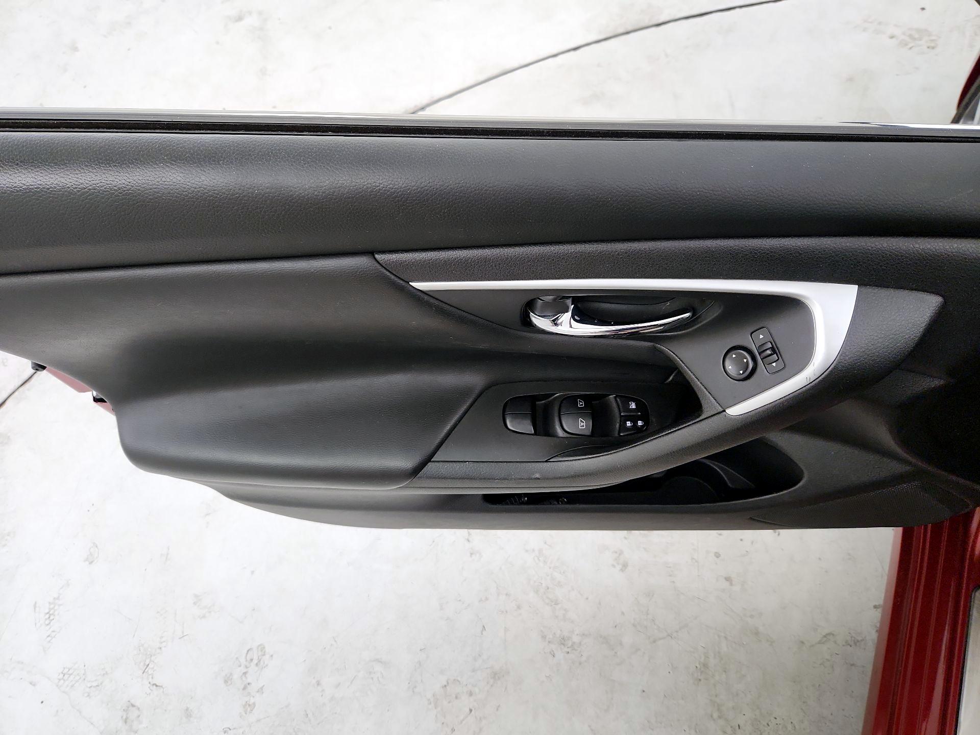 Thumbnail: 2016 Nissan Altima - 12