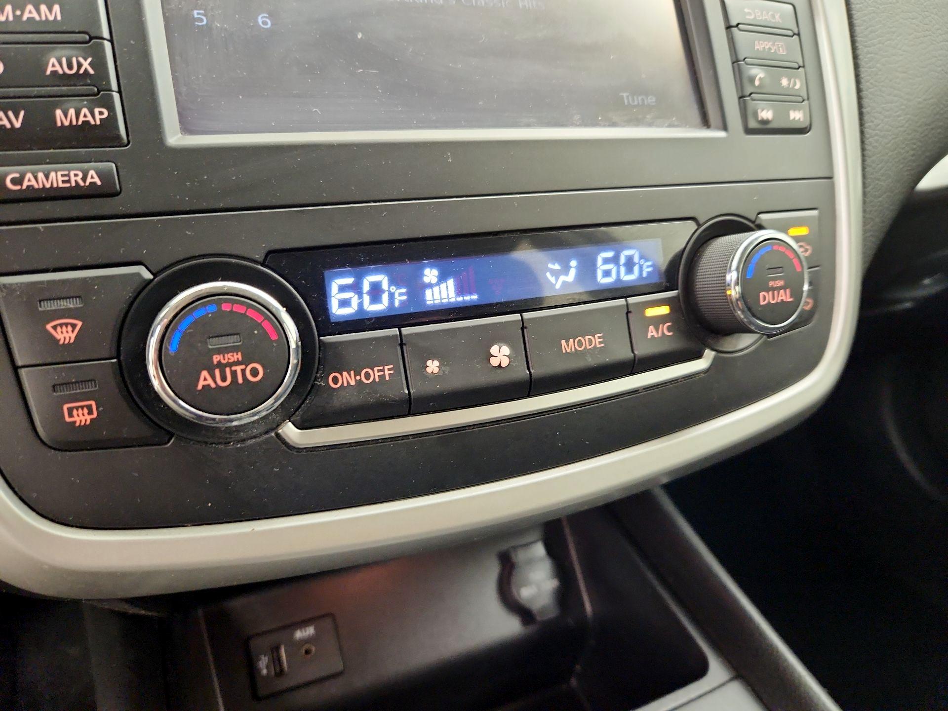 Thumbnail: 2016 Nissan Altima - 17