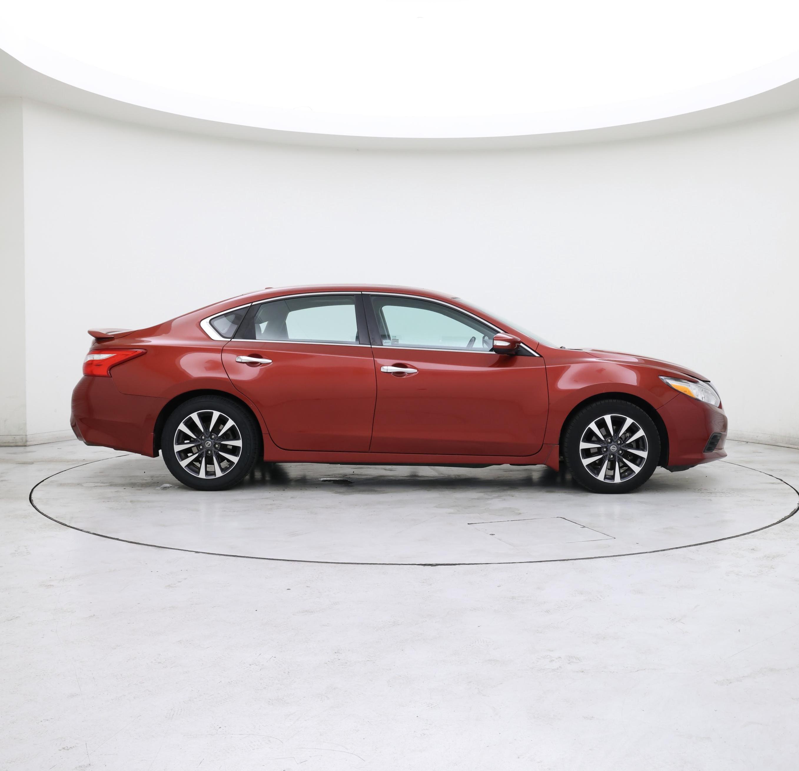 Thumbnail: 2016 Nissan Altima - 7