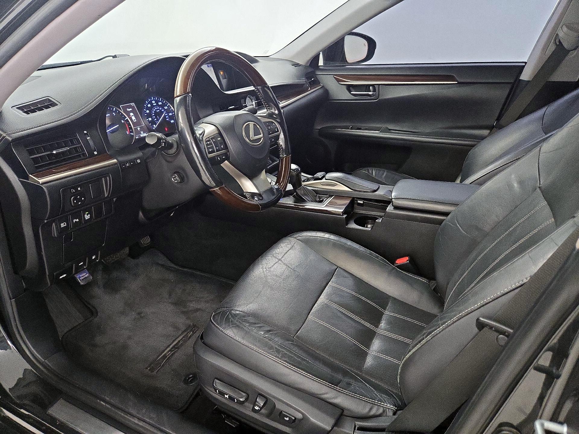 Thumbnail: 2016 Lexus ES - 11