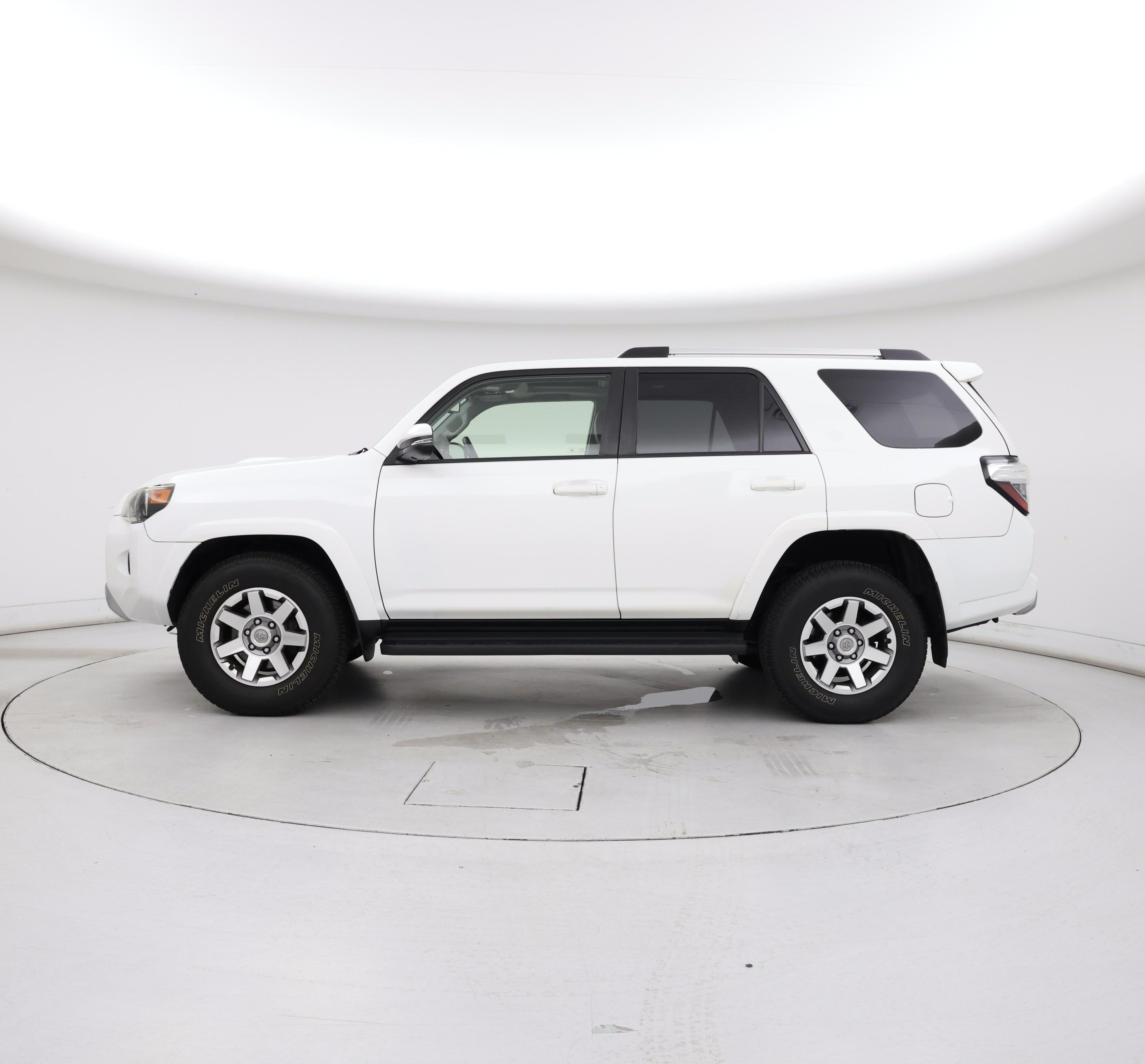 Thumbnail: 2015 Toyota 4Runner - 3