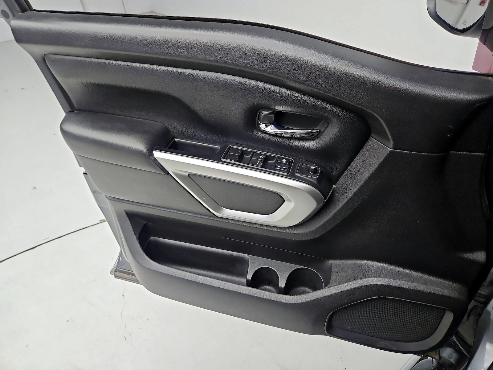2017 Nissan Titan SV - Photo 13