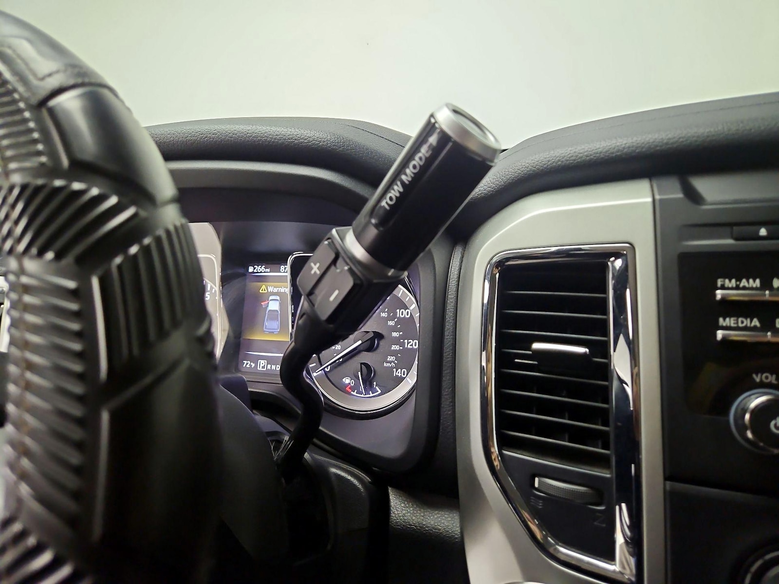 2017 Nissan Titan SV - Photo 17