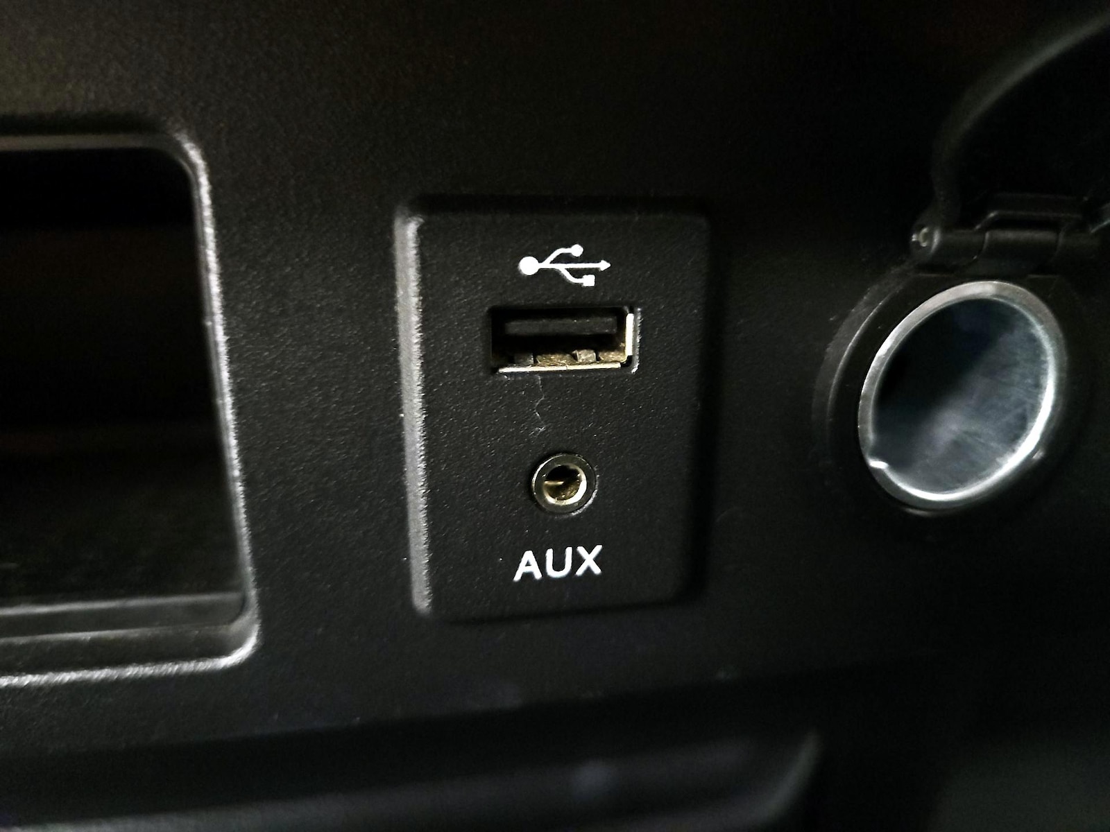 2017 Nissan Titan SV - Photo 18