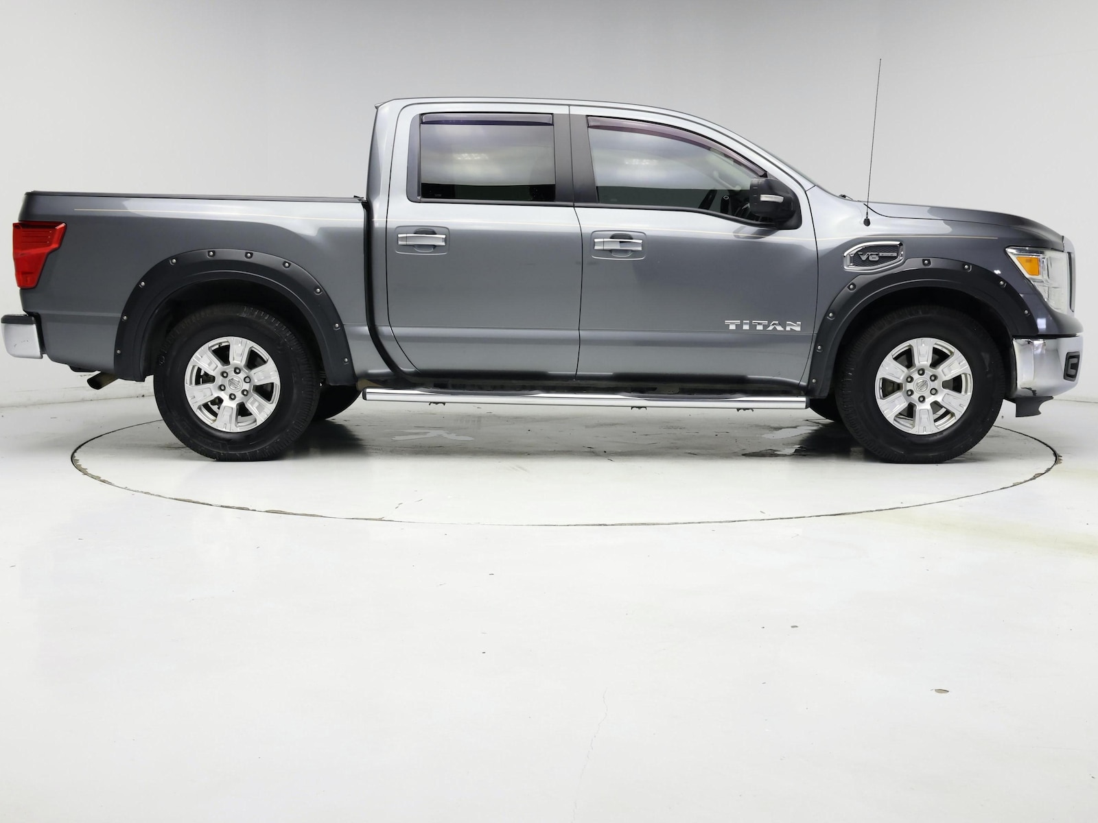 2017 Nissan Titan SV - Photo 8
