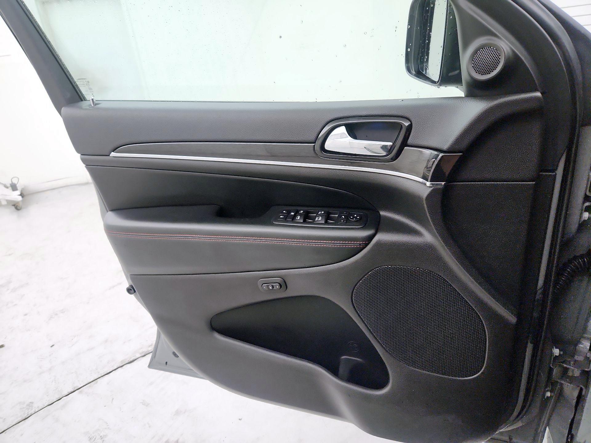 Thumbnail: 2020 Jeep Grand Cherokee - 12
