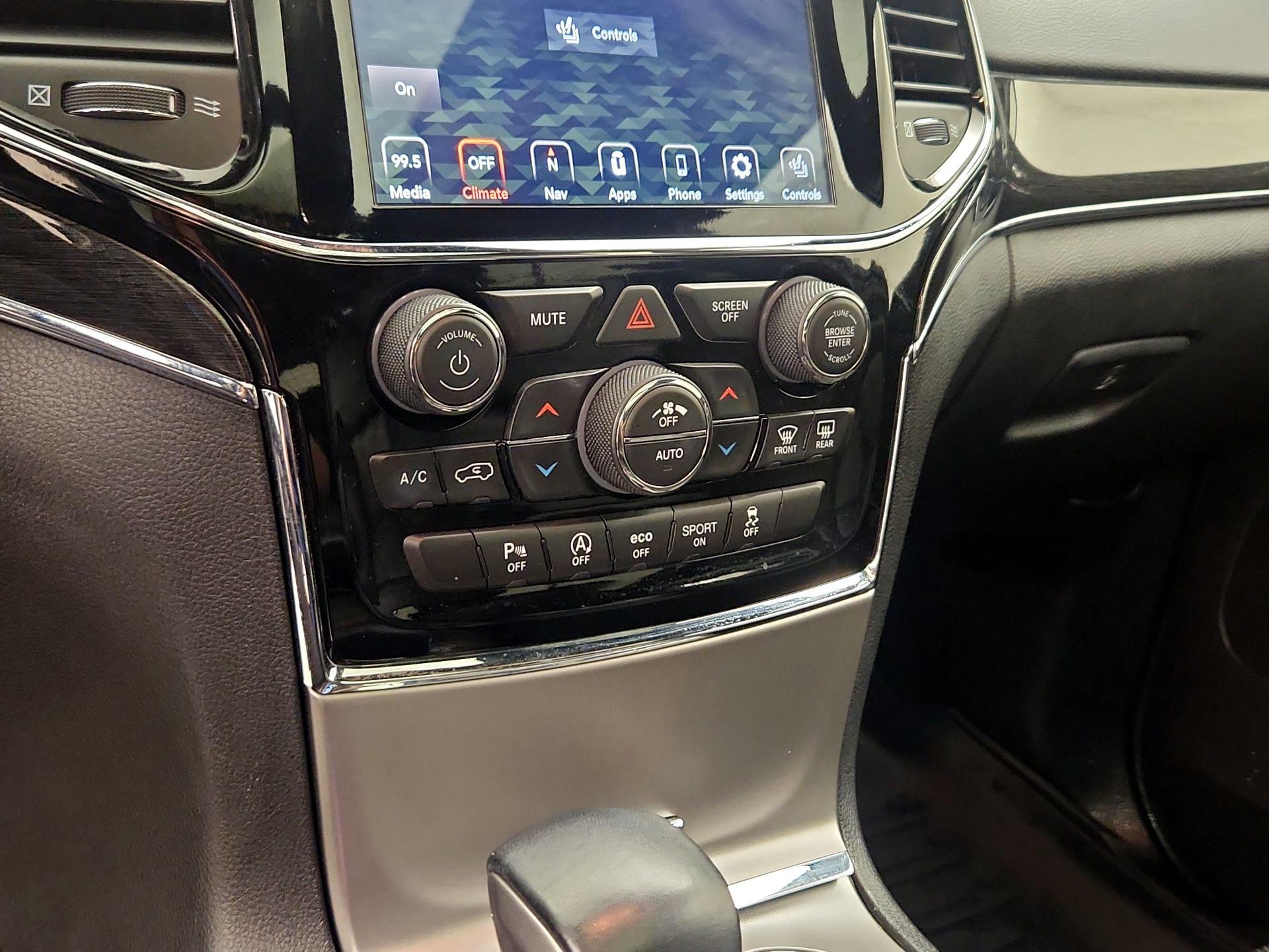 Thumbnail: 2020 Jeep Grand Cherokee - 17