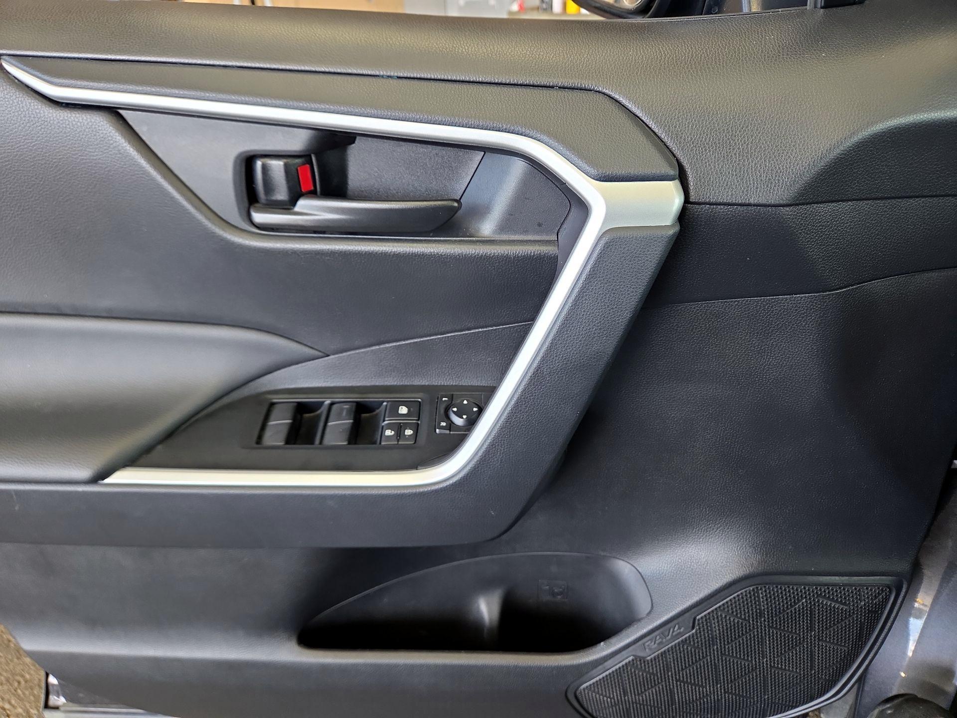 Thumbnail: 2025 Toyota RAV4 - 10