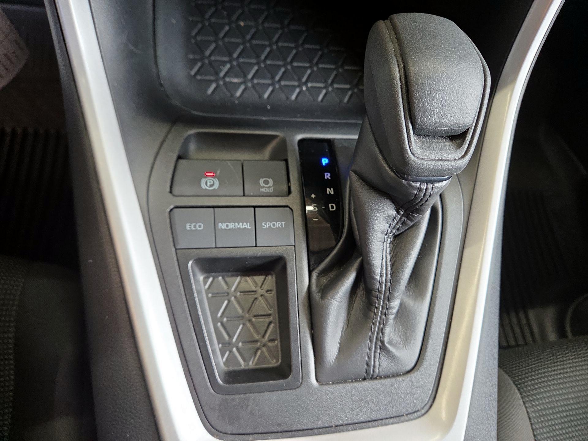 Thumbnail: 2025 Toyota RAV4 - 15