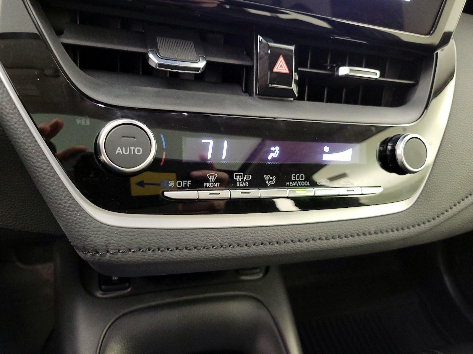 2023 Toyota Corolla XLE - Photo 17