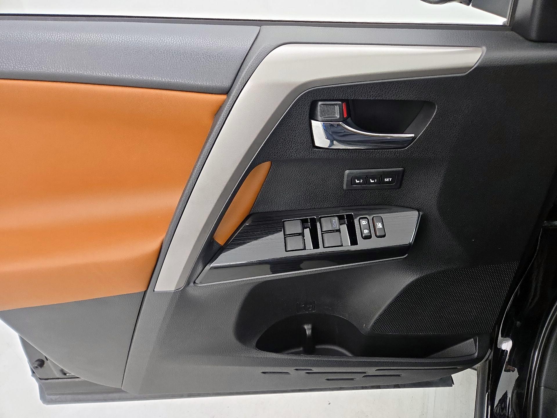 Thumbnail: 2016 Toyota RAV4 - 12