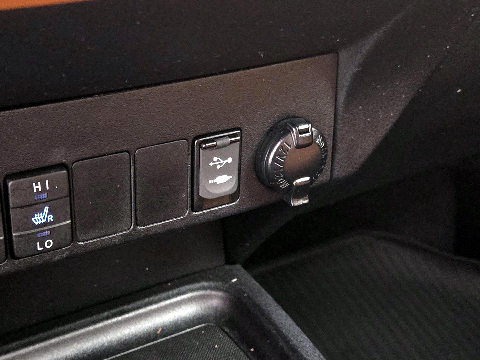 Thumbnail: 2016 Toyota RAV4 - 19