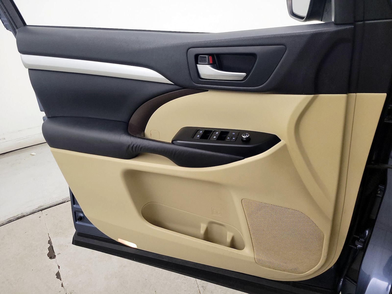 2016 Toyota Highlander XLE - Photo 13