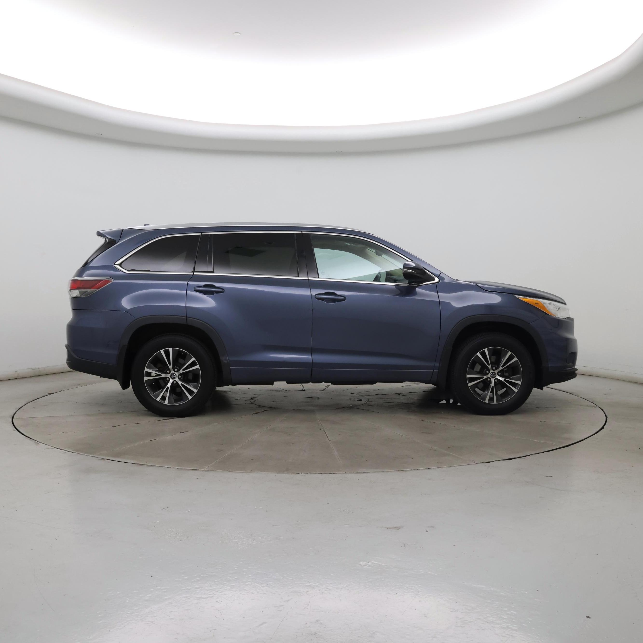 Thumbnail: 2016 Toyota Highlander - 7