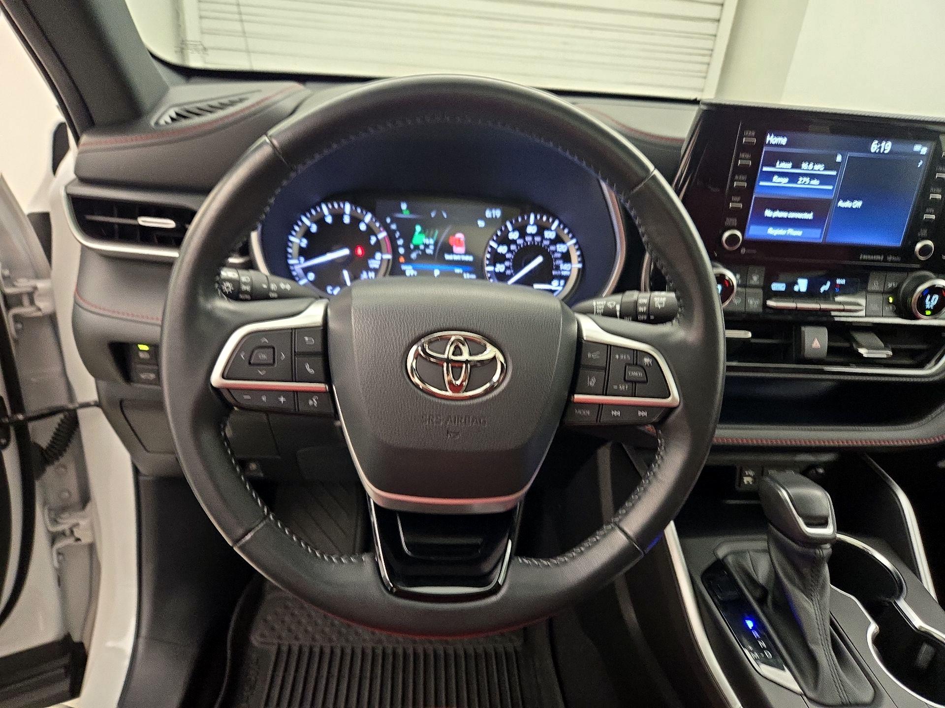 Thumbnail: 2022 Toyota Highlander - 10