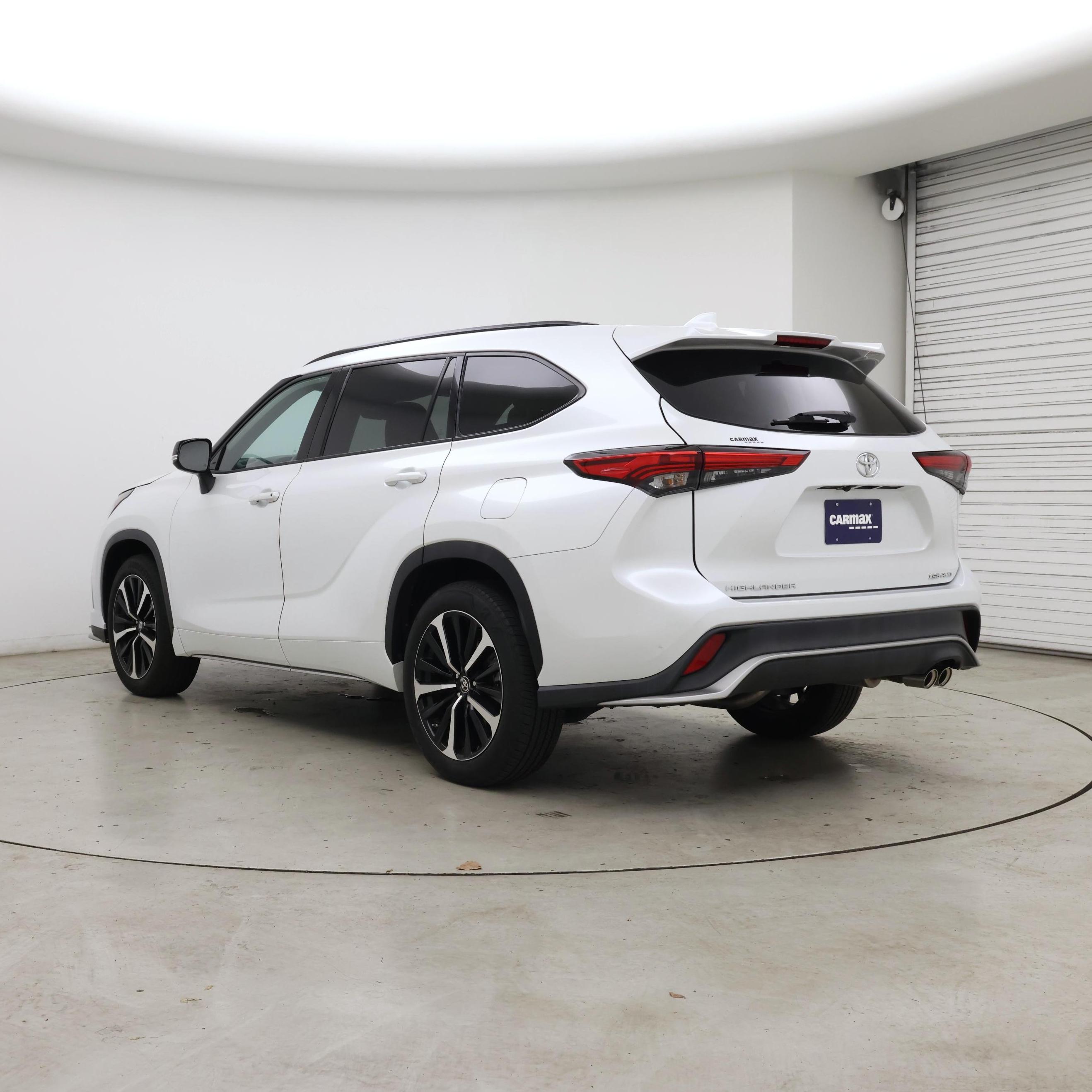 Thumbnail: 2022 Toyota Highlander - 2