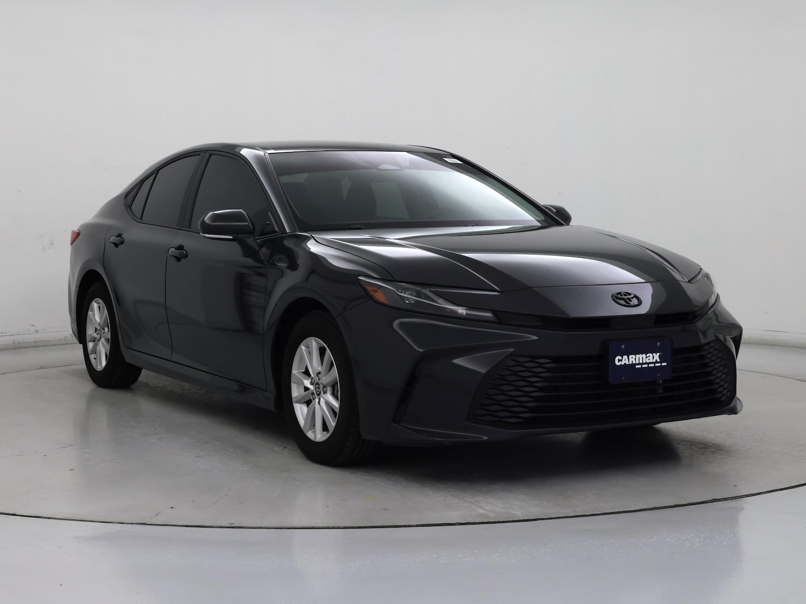 2025 Toyota Camry LE - Photo 2