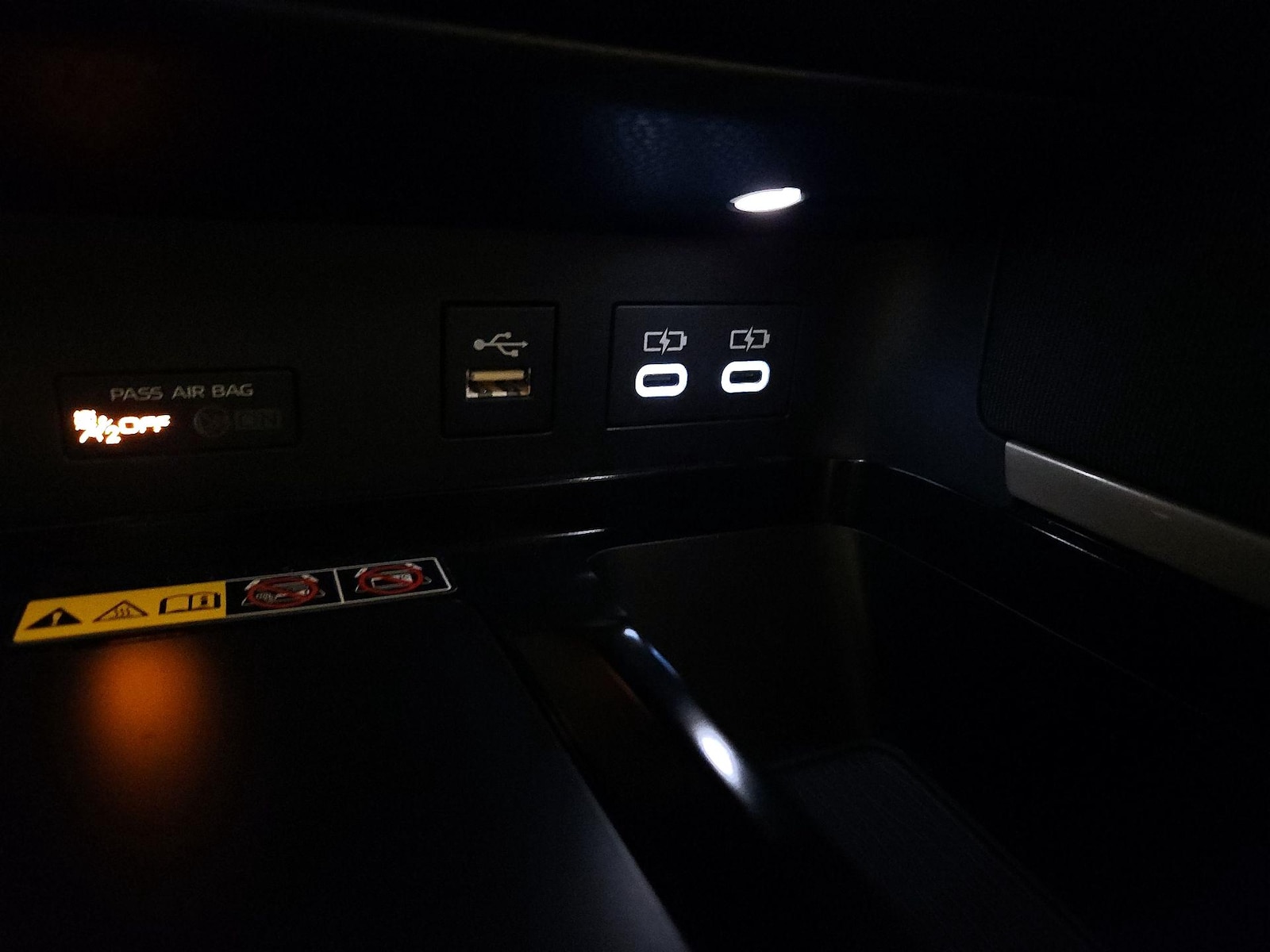 2025 Toyota Camry LE - Photo 19