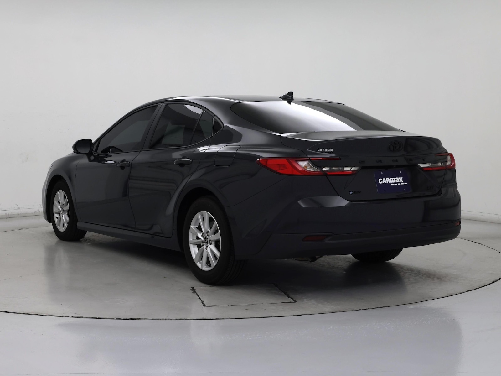 2025 Toyota Camry LE - Photo 3