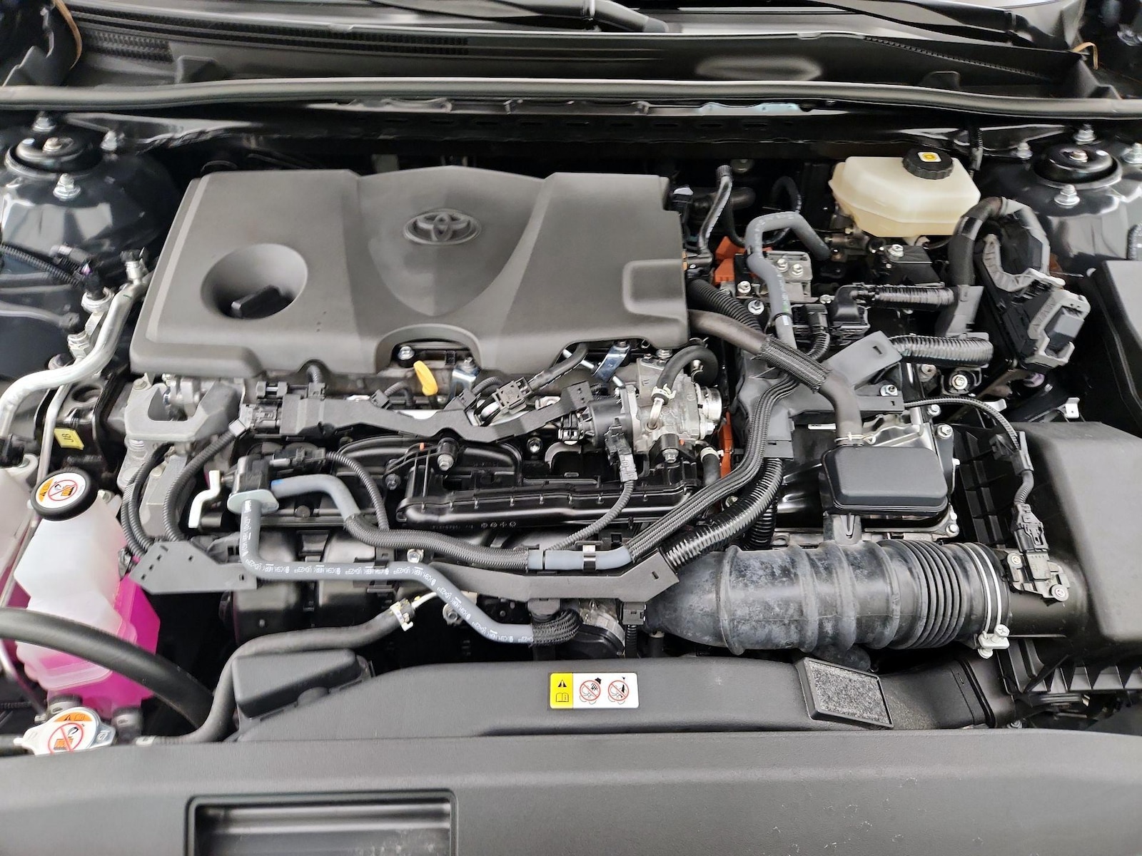 2025 Toyota Camry LE - Photo 22