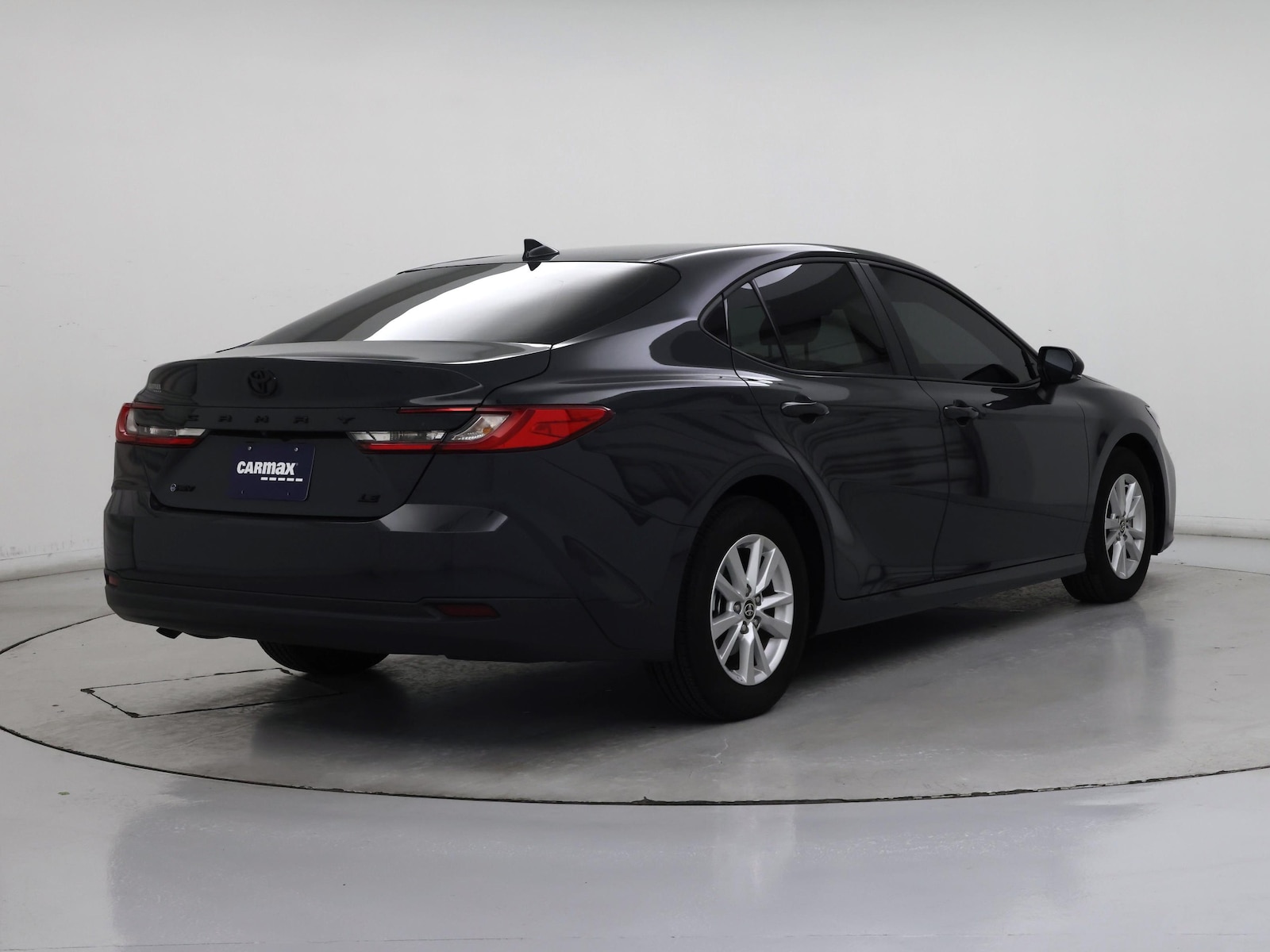 2025 Toyota Camry LE - Photo 9