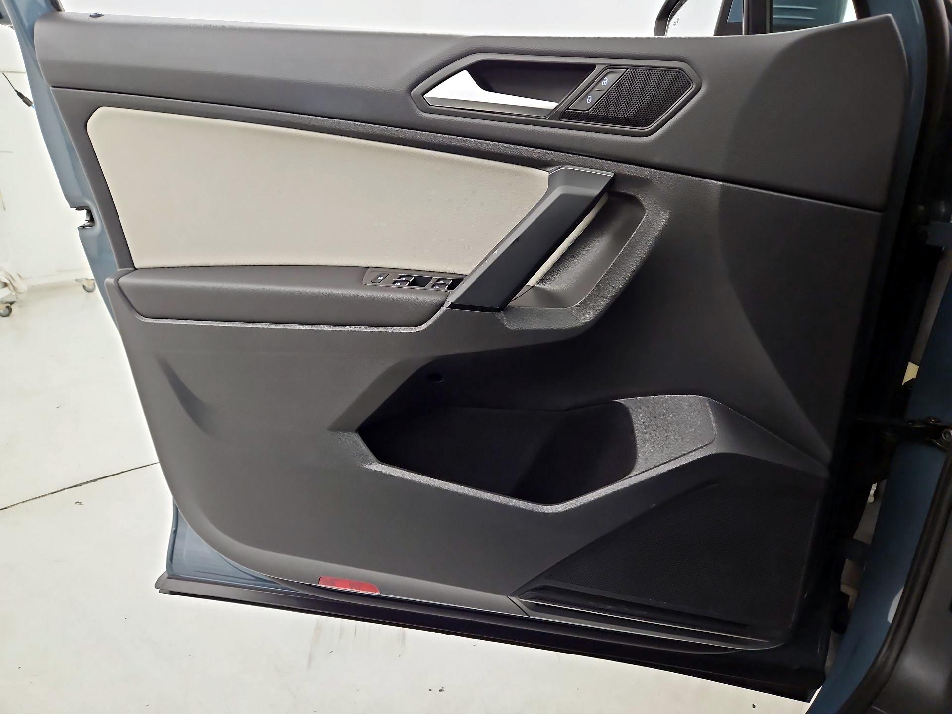 Thumbnail: 2019 Volkswagen Tiguan - 12