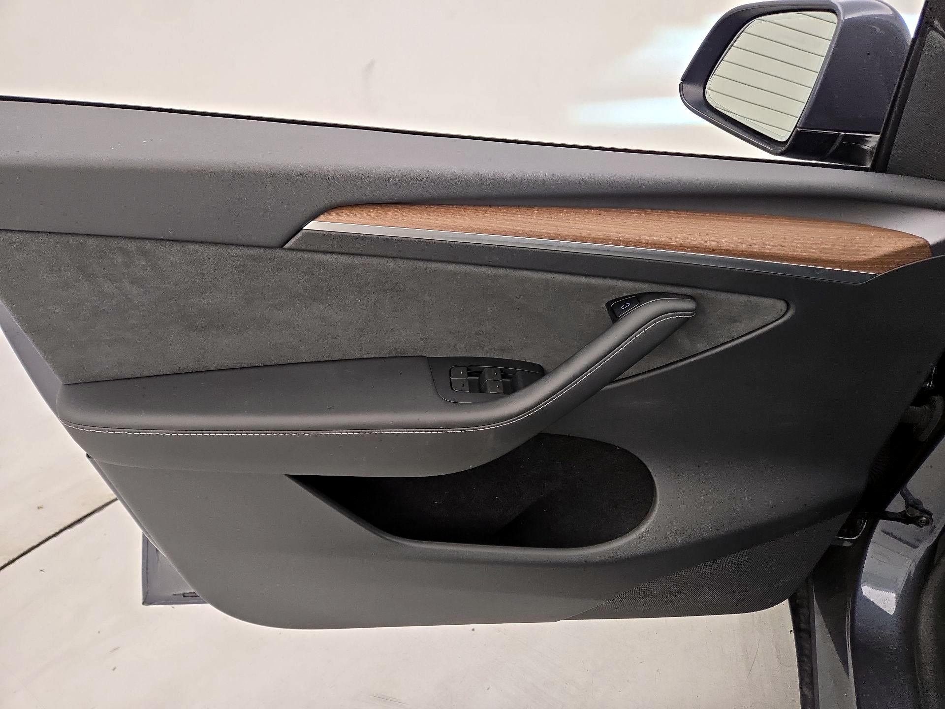 Thumbnail: 2023 Tesla Model Y - 12