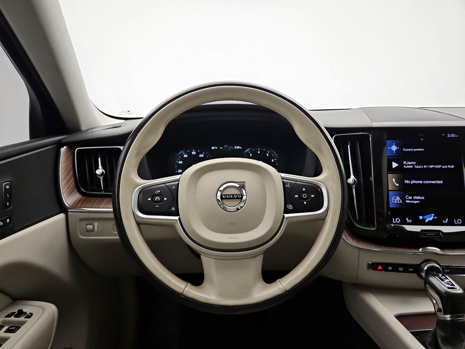 Thumbnail: 2021 Volvo XC60 - 10