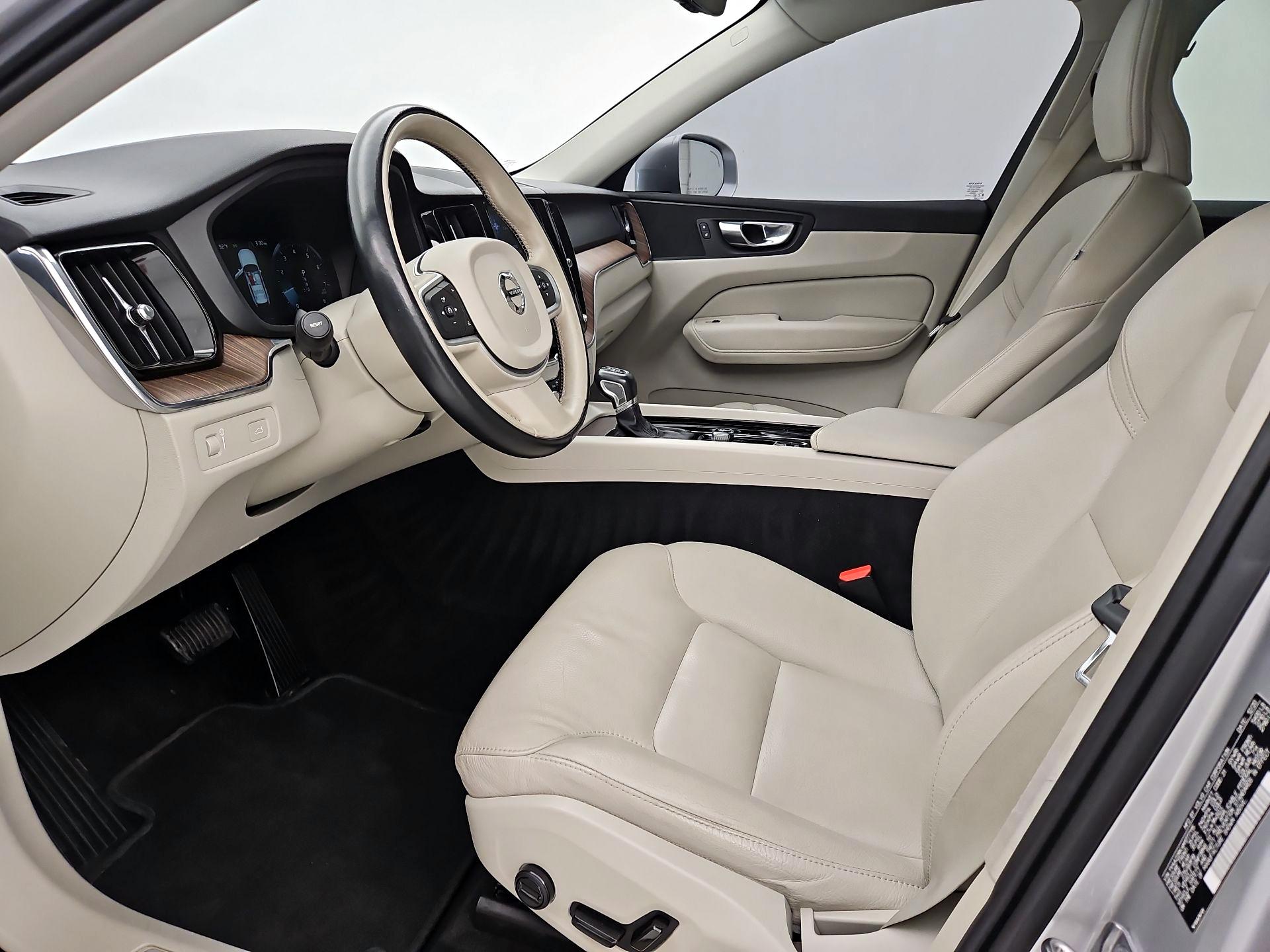Thumbnail: 2021 Volvo XC60 - 11