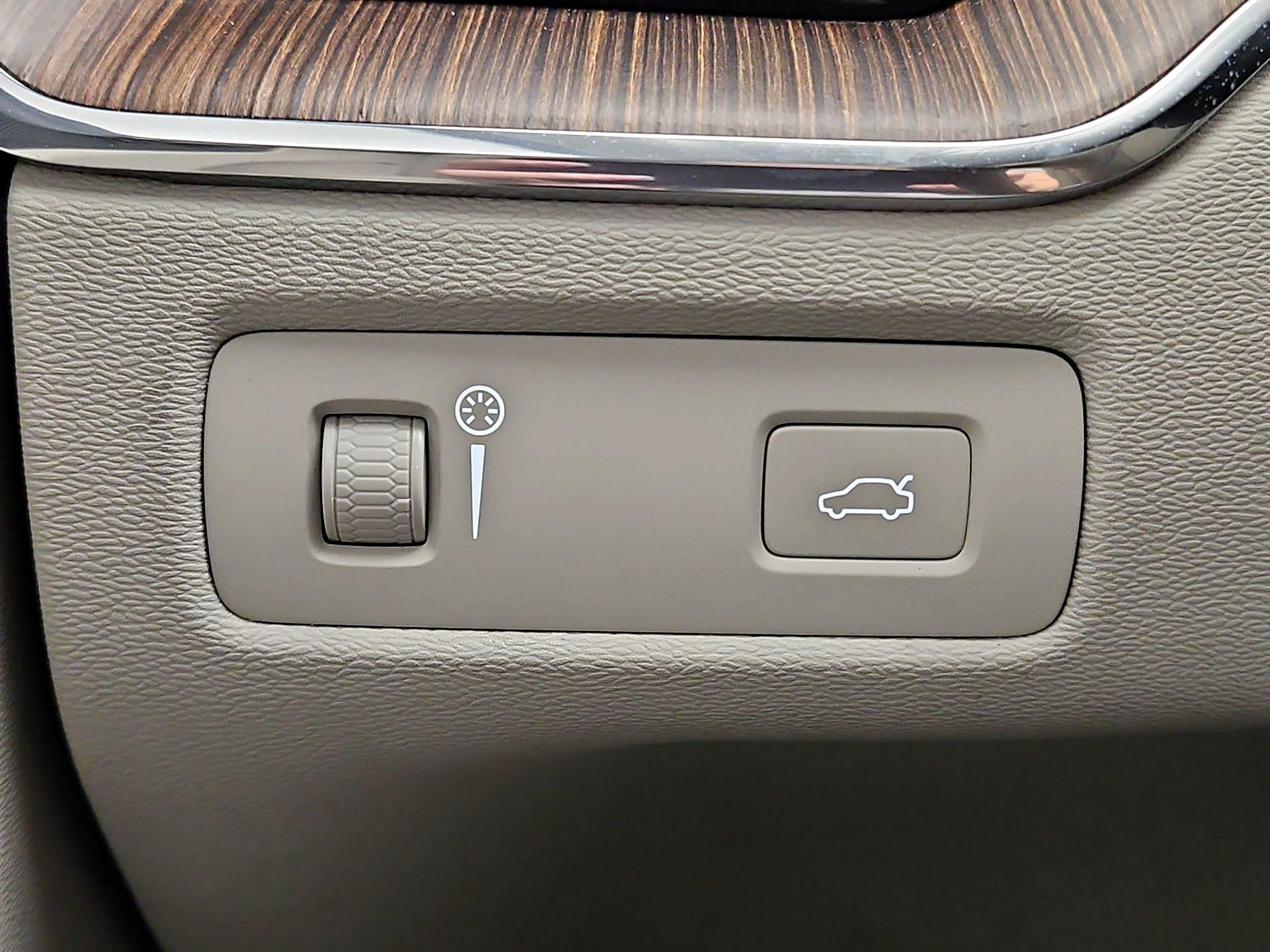 Thumbnail: 2021 Volvo XC60 - 13