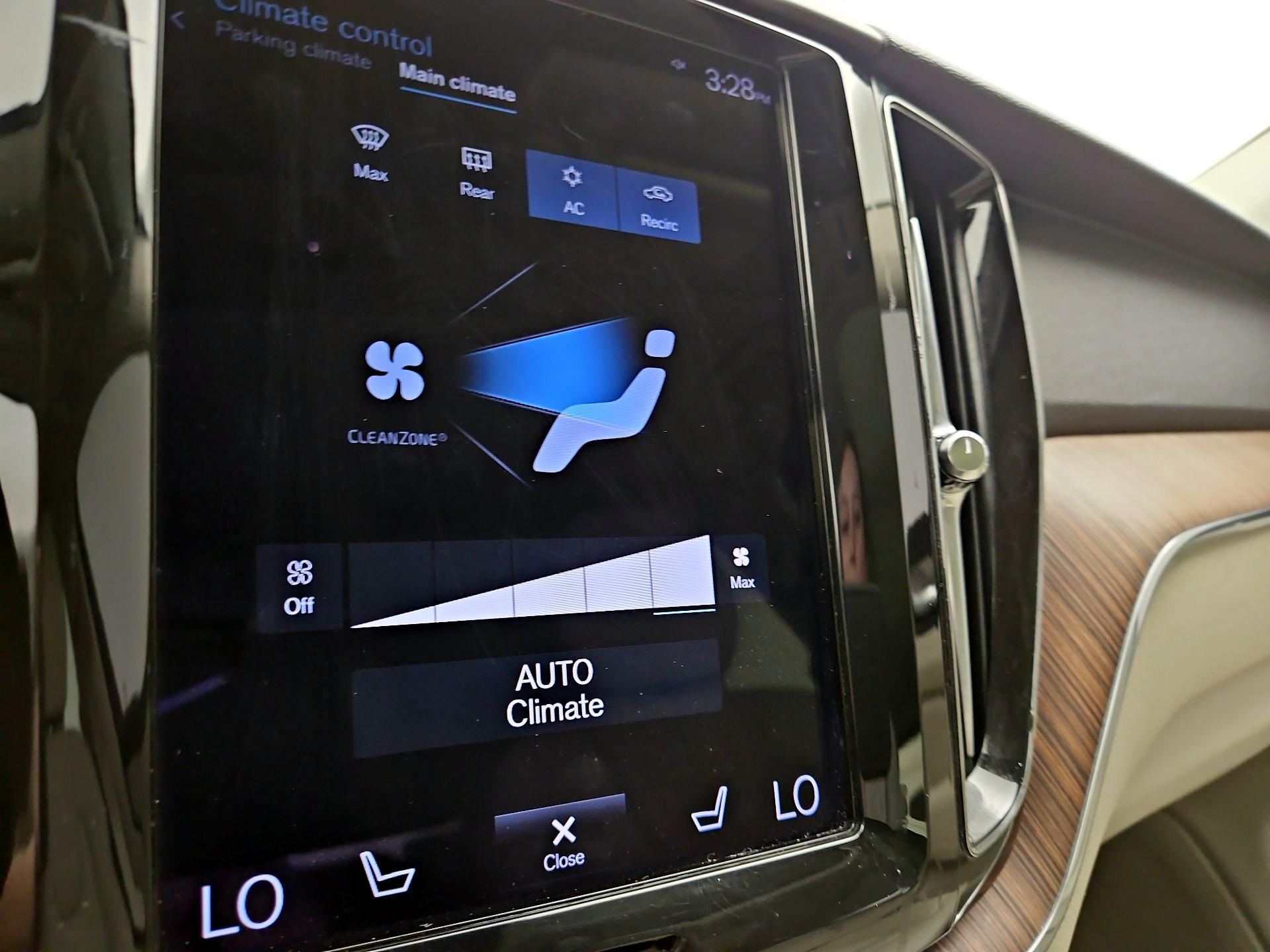 Thumbnail: 2021 Volvo XC60 - 17