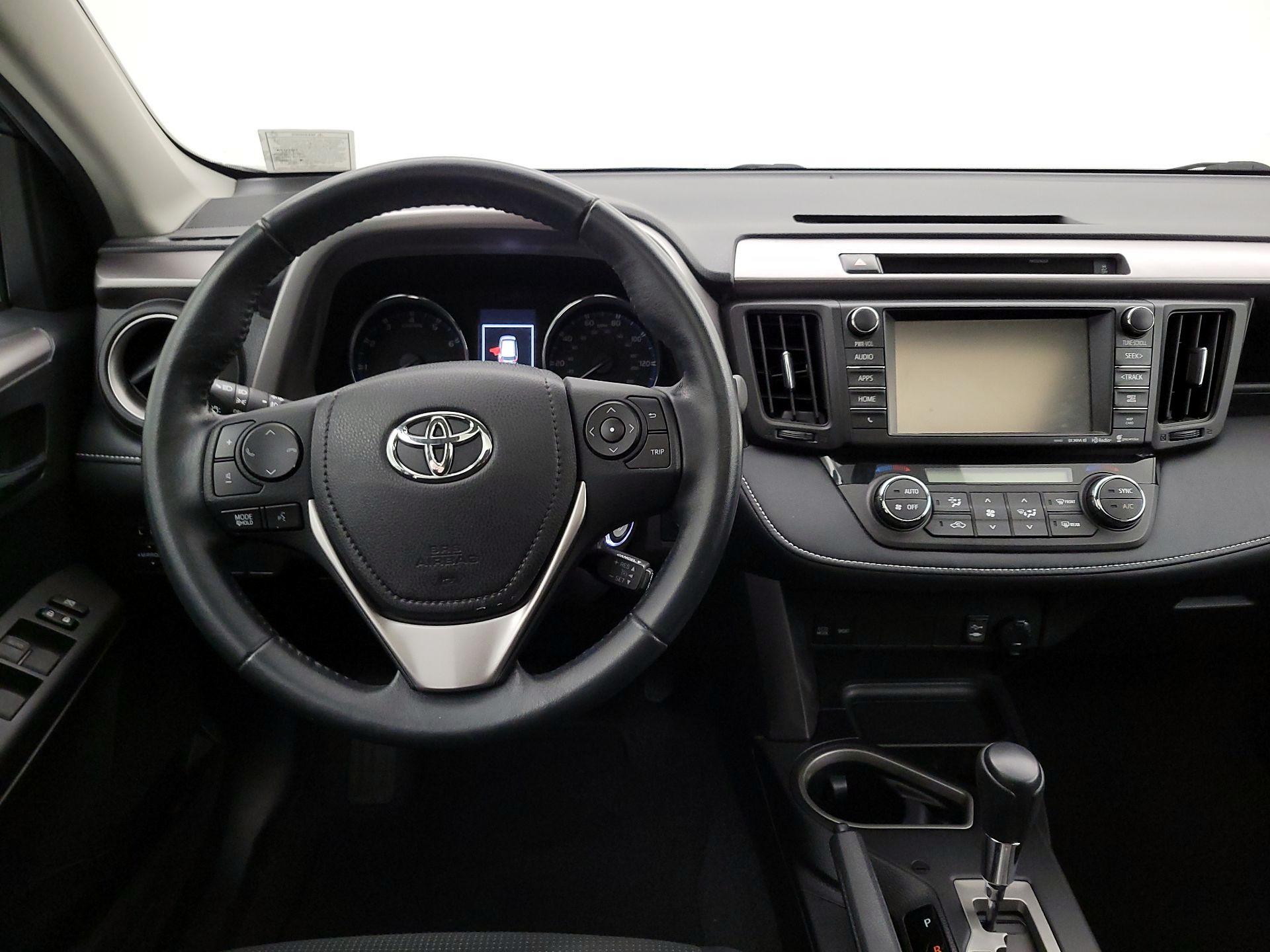 Thumbnail: 2016 Toyota RAV4 - 10