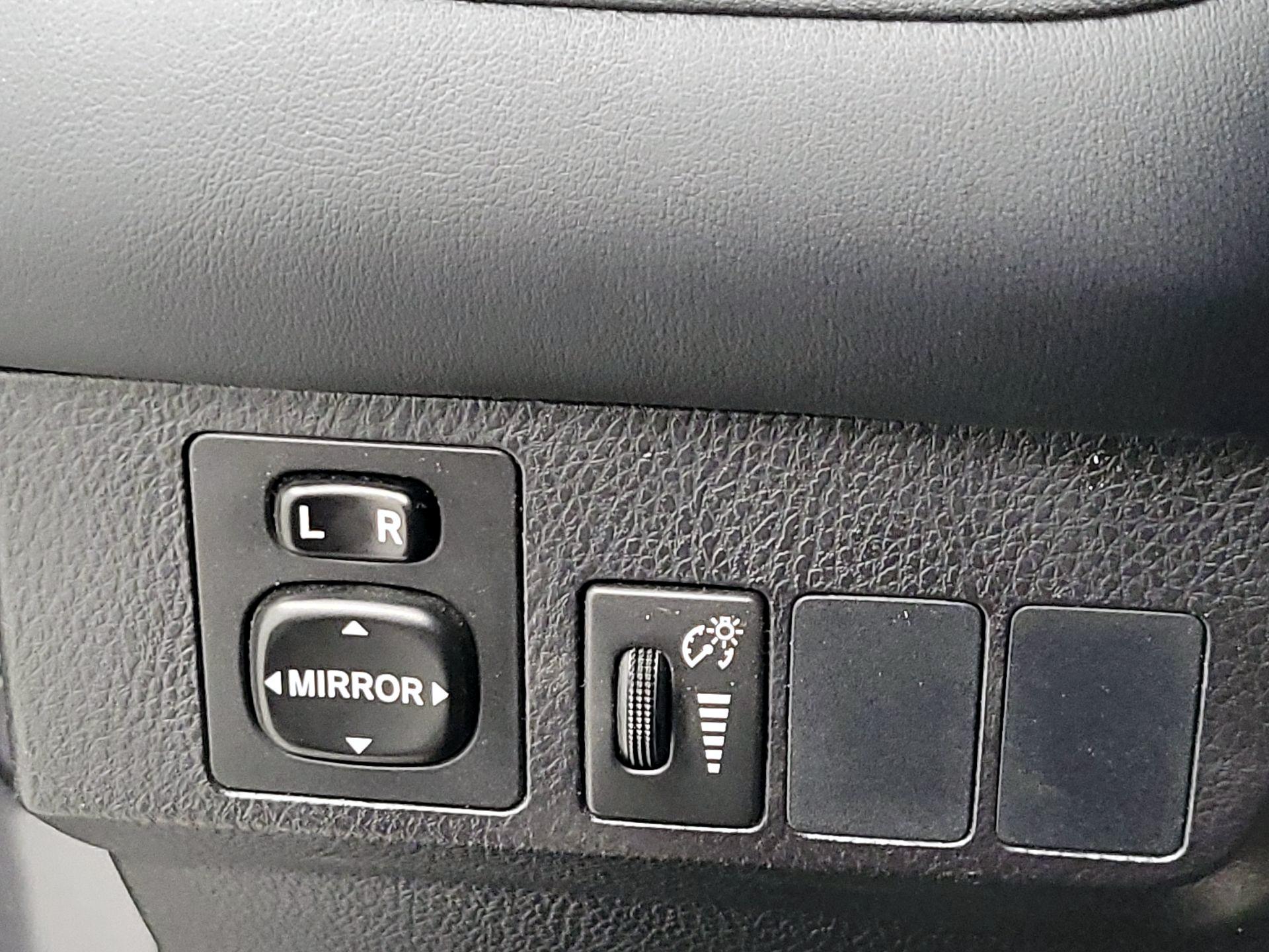 Thumbnail: 2016 Toyota RAV4 - 13