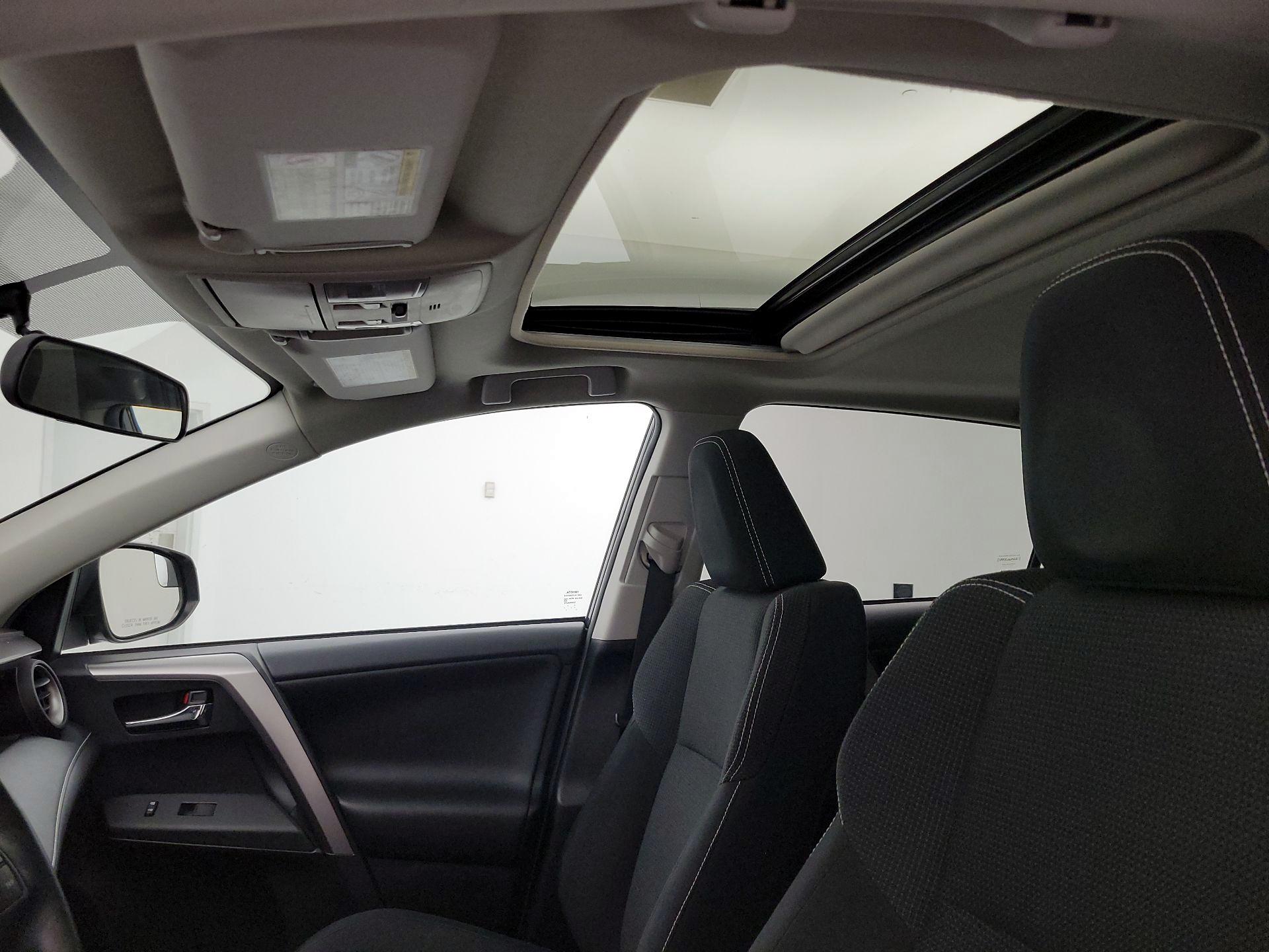 Thumbnail: 2016 Toyota RAV4 - 18