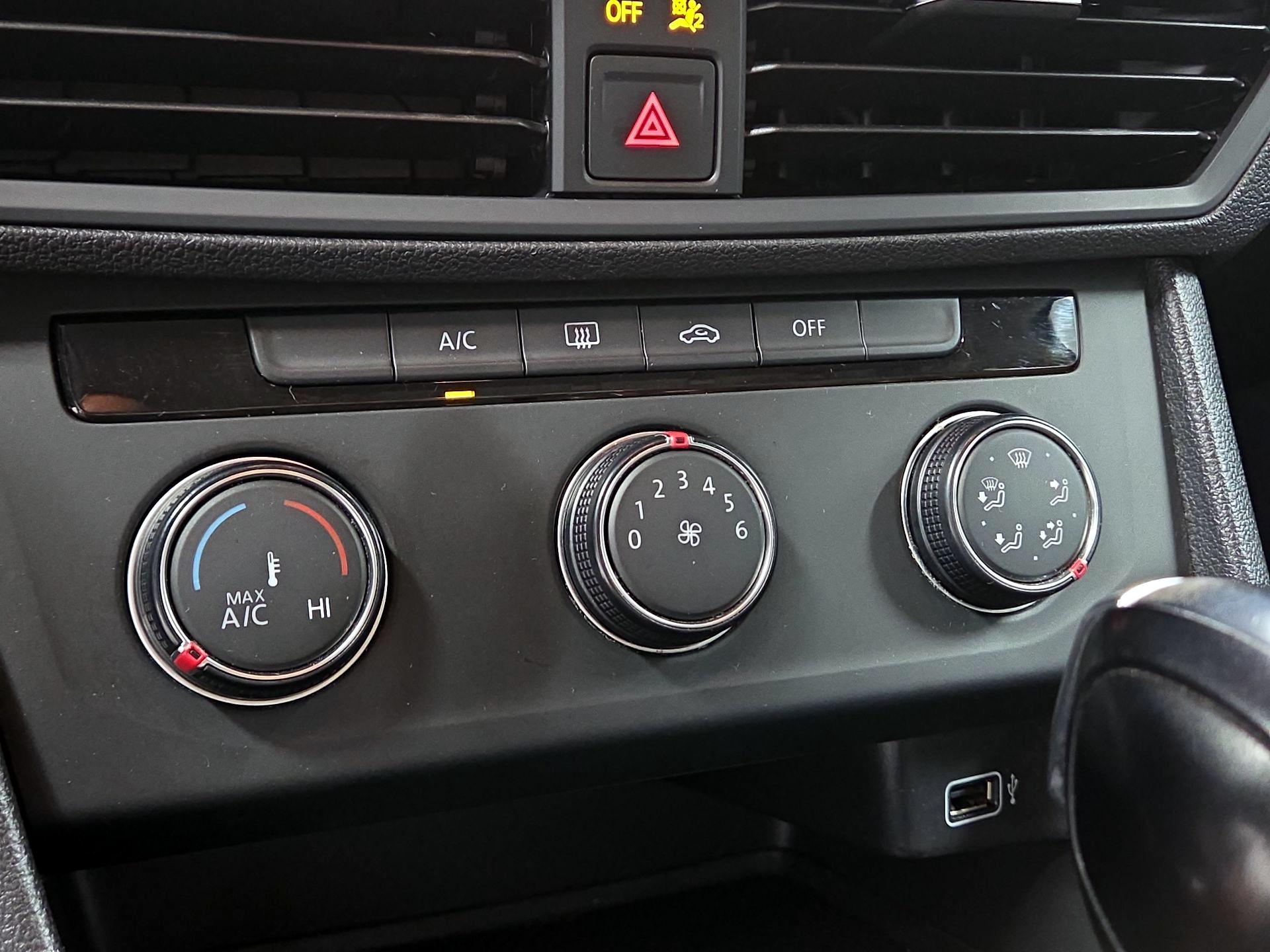 Thumbnail: 2019 Volkswagen Jetta - 16