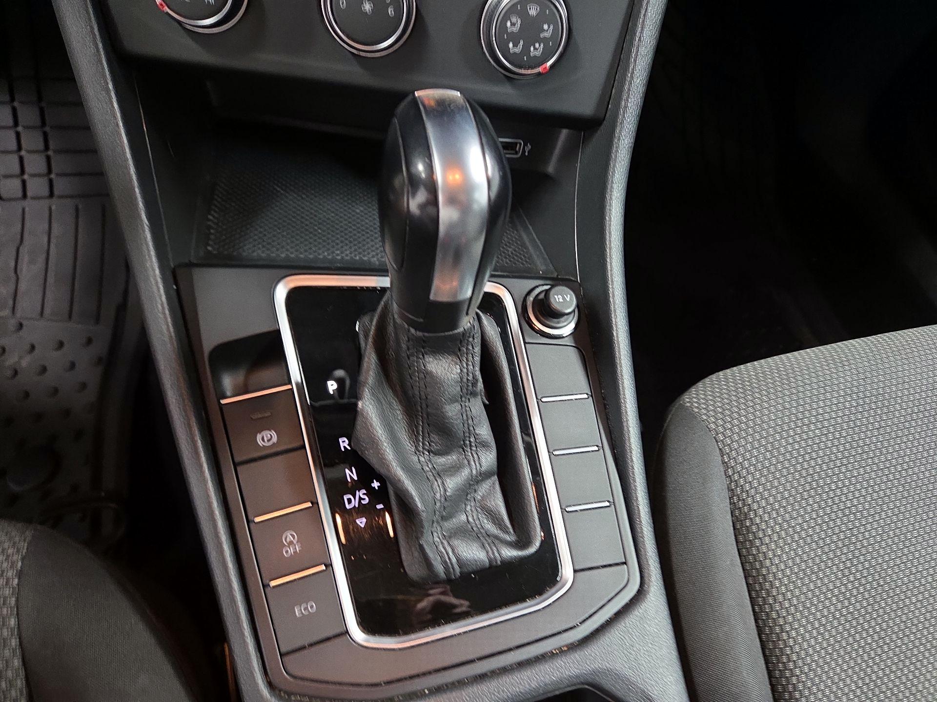 Thumbnail: 2019 Volkswagen Jetta - 17
