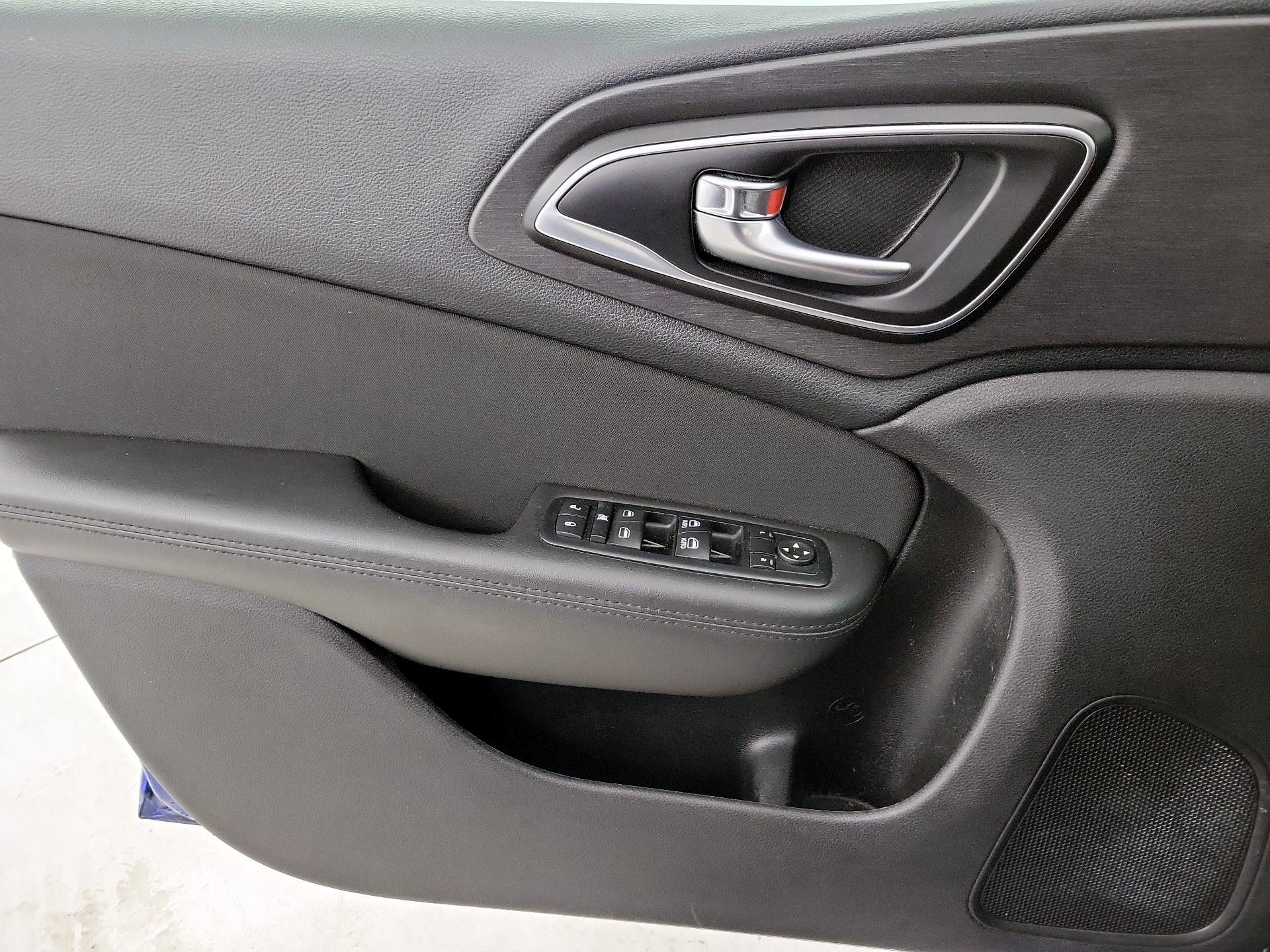 Thumbnail: 2016 Chrysler 200 - 12