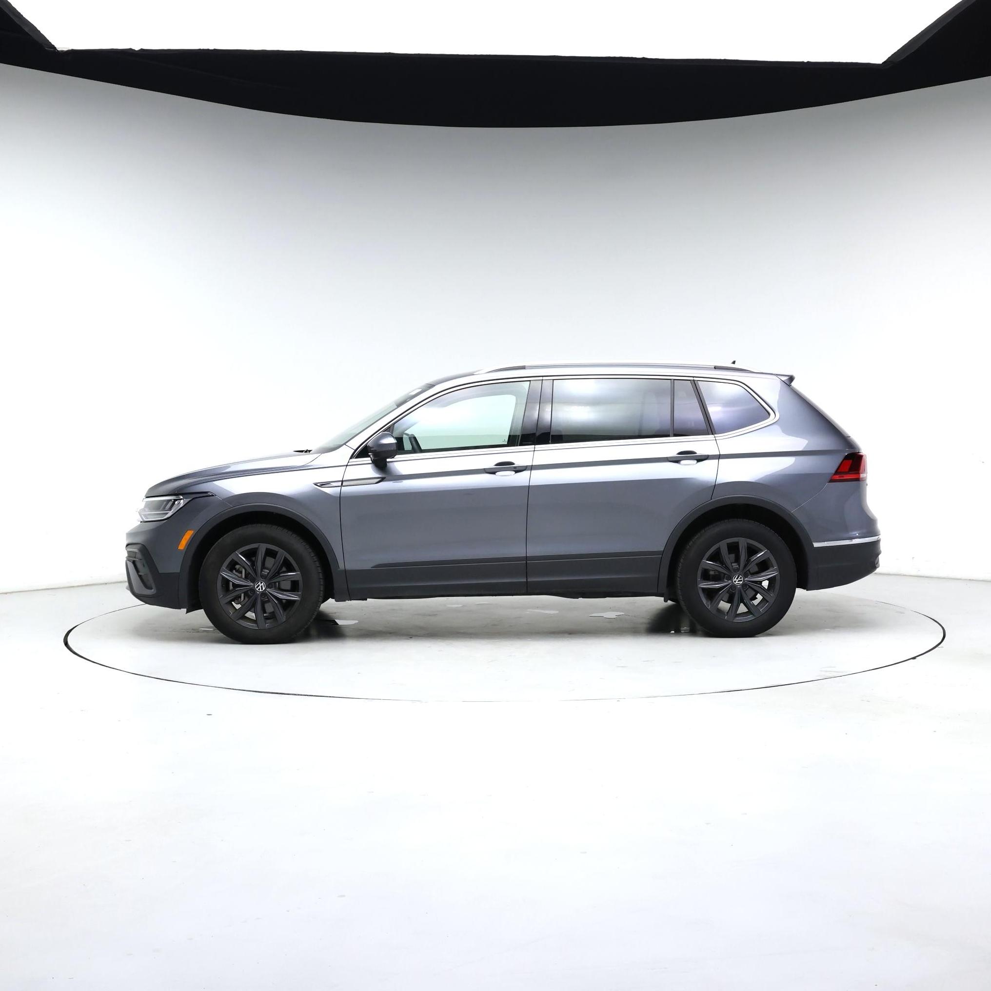 Thumbnail: 2024 Volkswagen Tiguan - 3