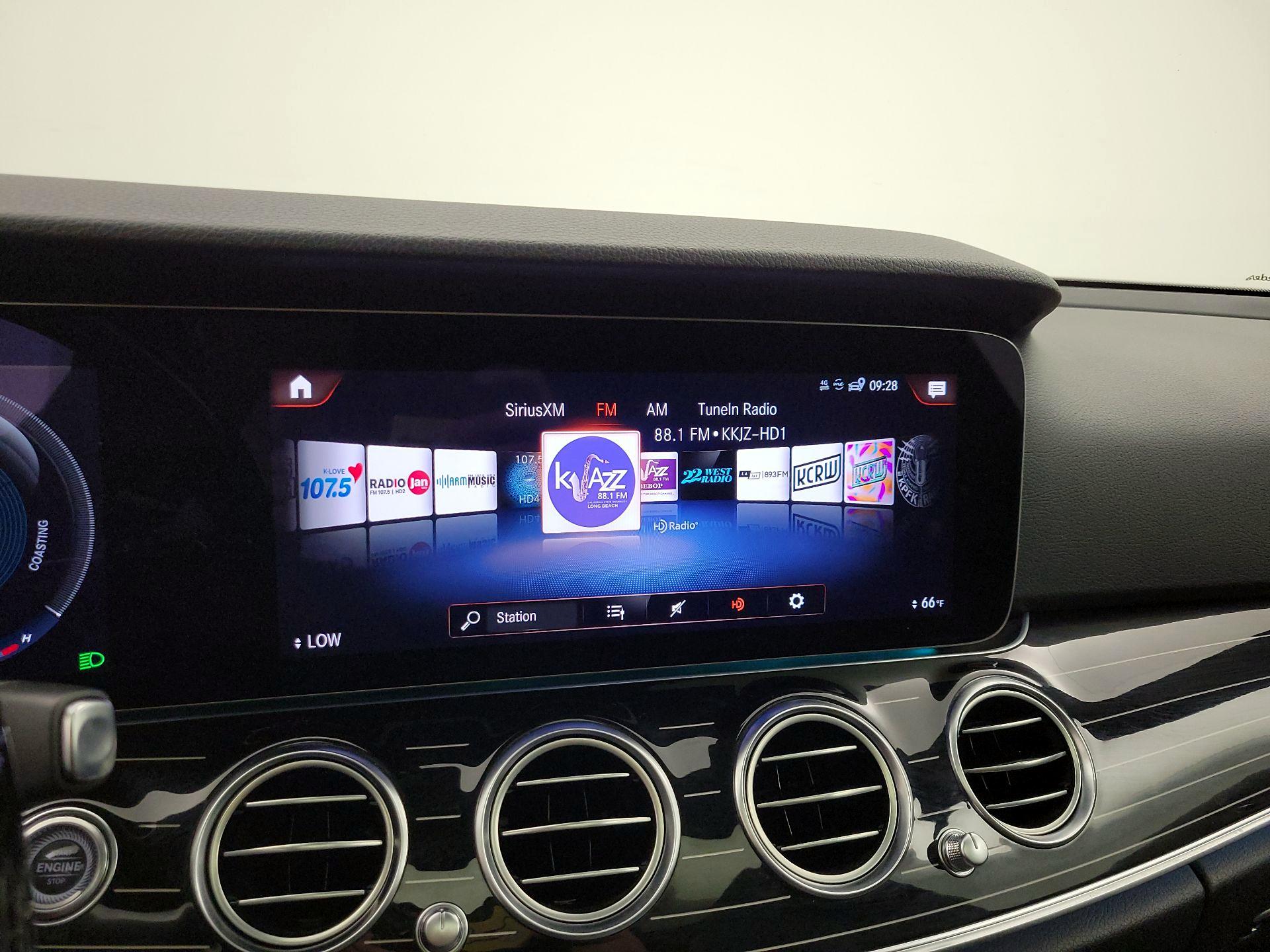 Thumbnail: 2022 Mercedes-Benz E-Class - 16