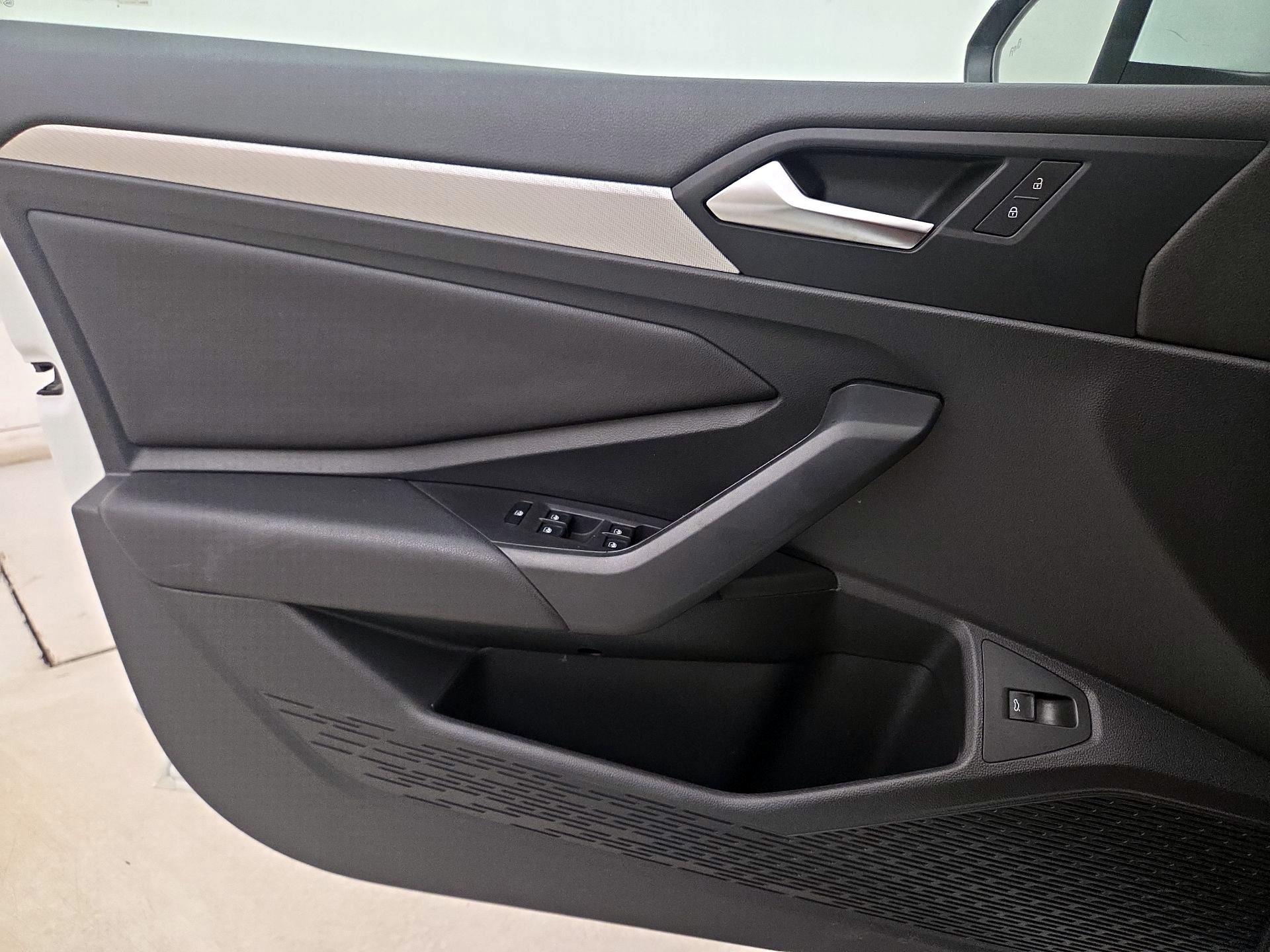 Thumbnail: 2019 Volkswagen Jetta - 12