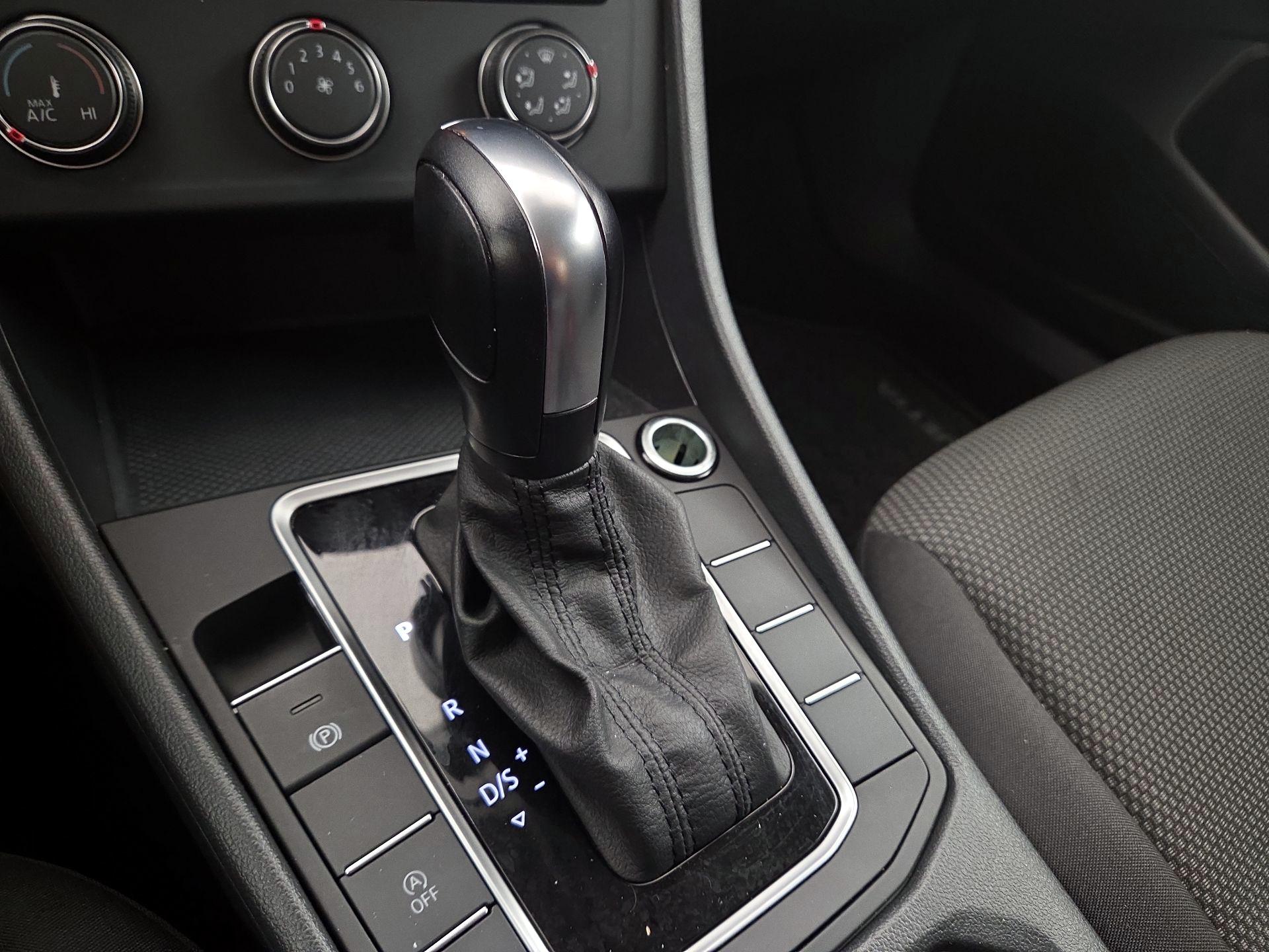 Thumbnail: 2019 Volkswagen Jetta - 17